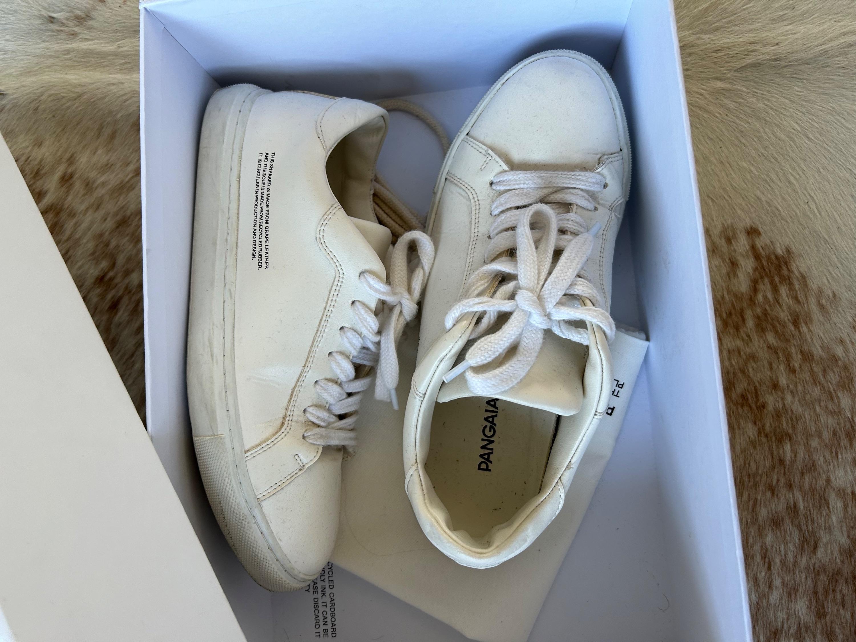 White Grape Leather Low Sneakers