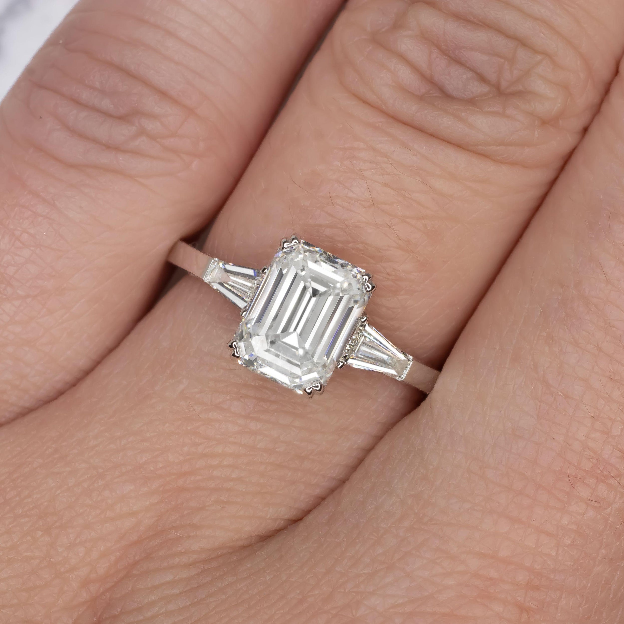 Verde 2ct IGI Certified Lab-grown Emerald Cut Diamond Ring