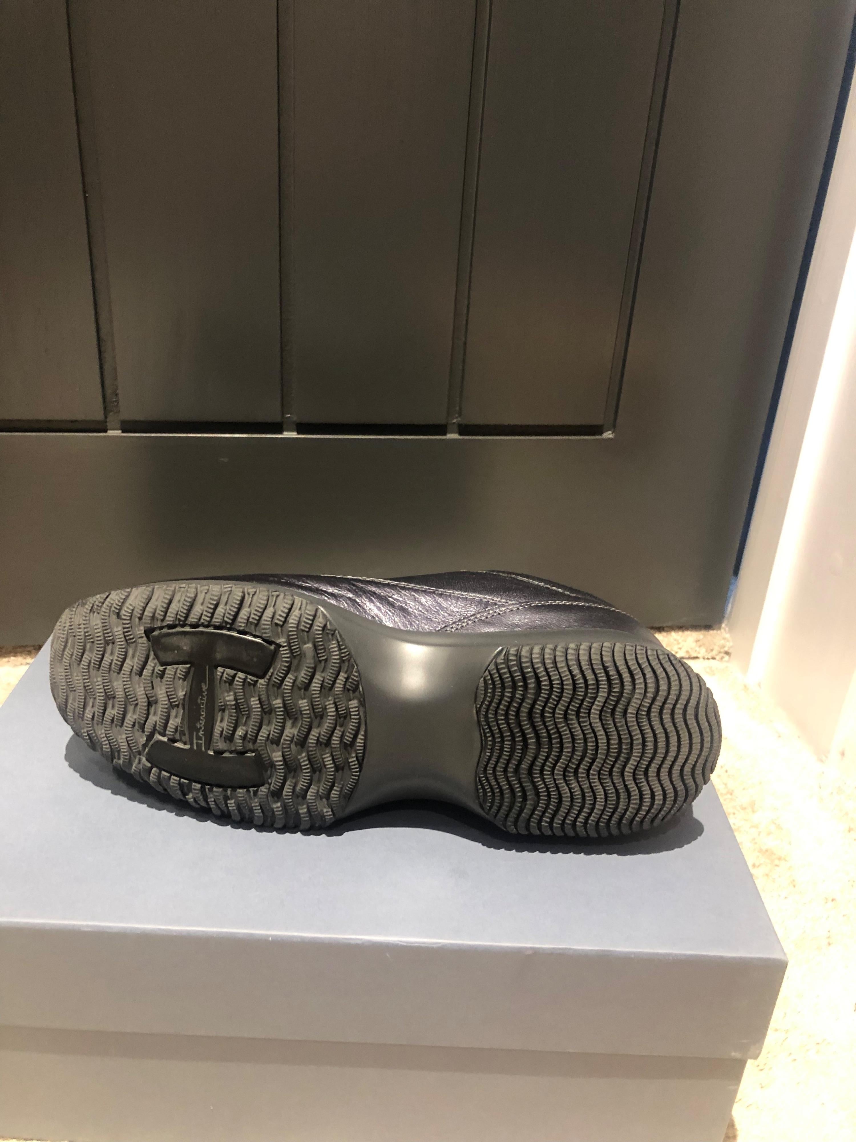 Black leather Interactive trainers