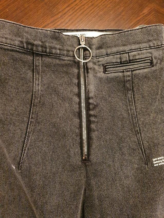 Off-White Ring-Zip Skinny Jeans.