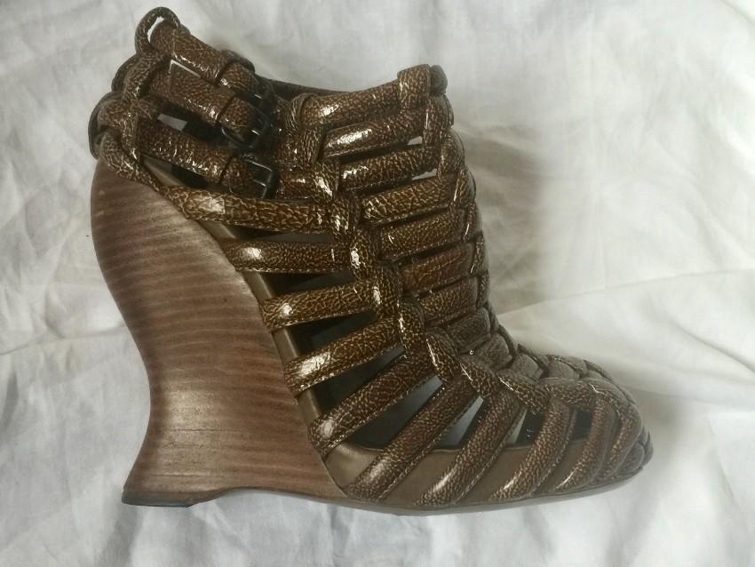 Bottega VenetabBrown intrecciato caged wedges