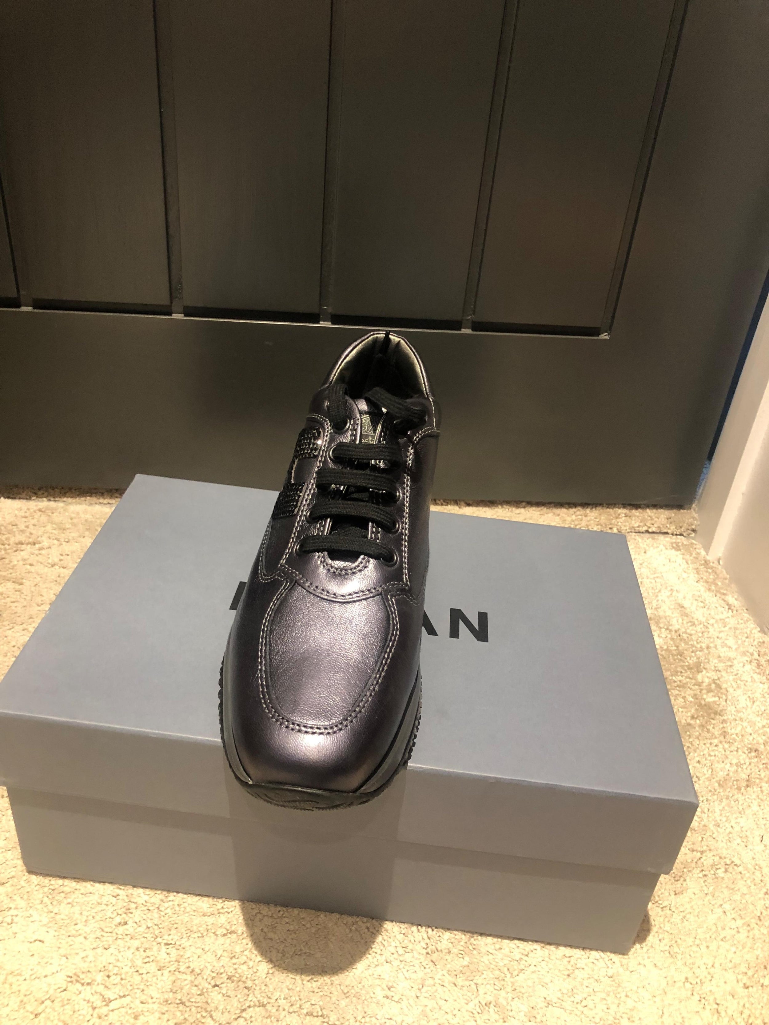 Black leather Interactive trainers
