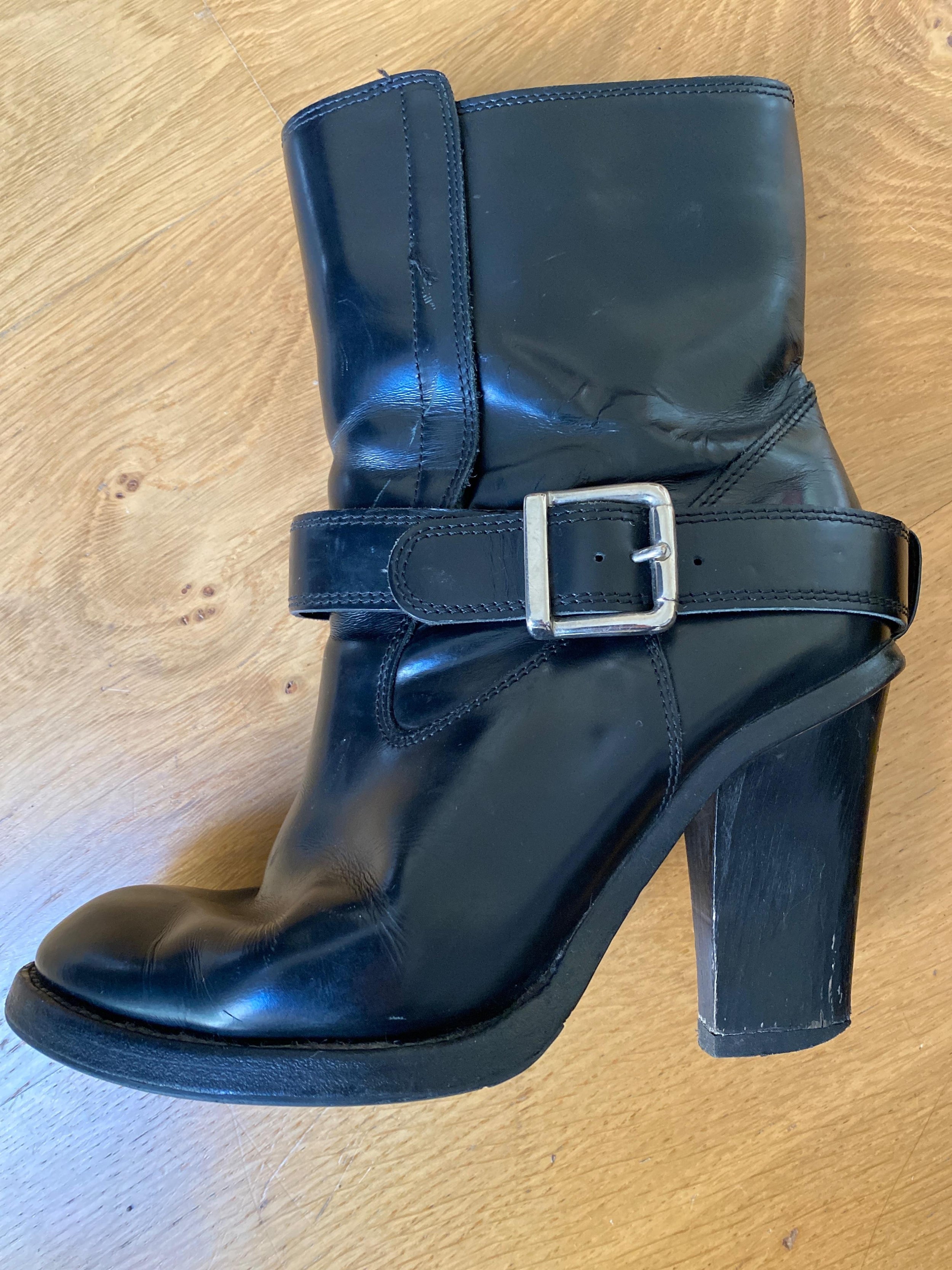 Back Leather Heeled Boots