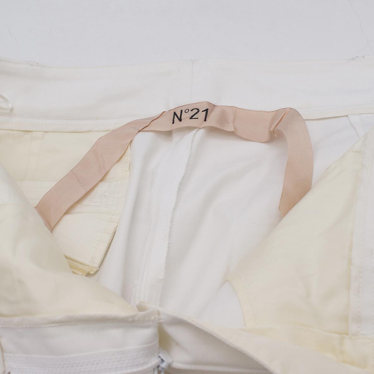 No.21 White Capri Shorts with Lace Detailing