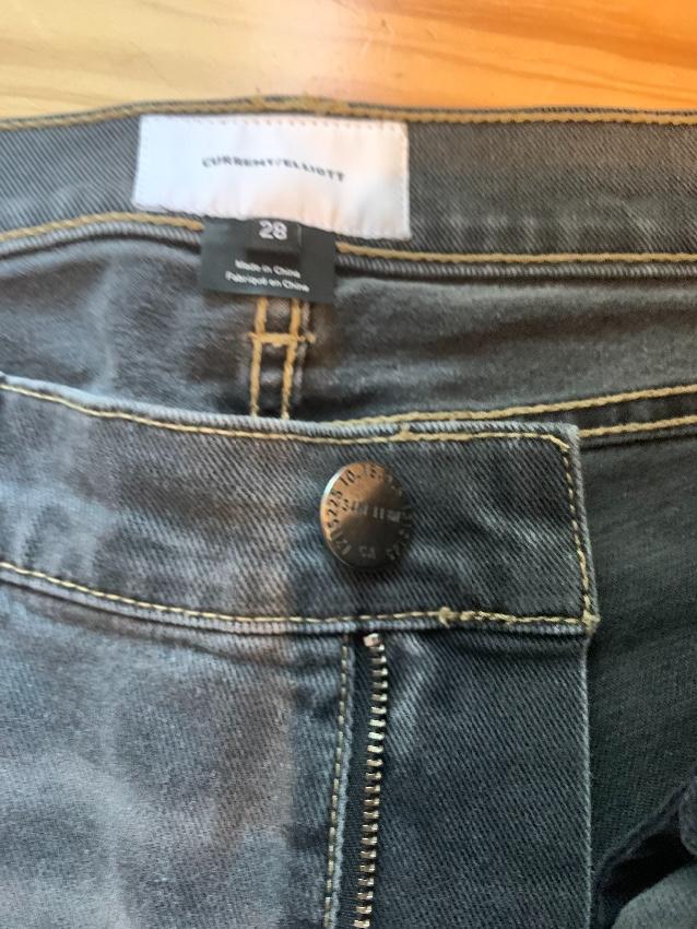 Current/Elliott Grey Distressed Cropped Jeans