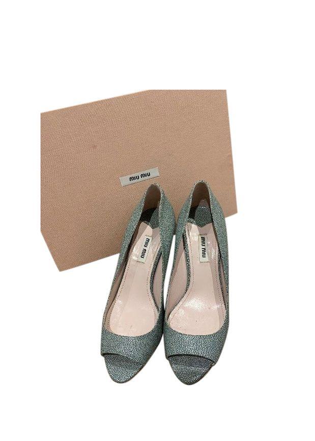 Stringray Embossed Wedges