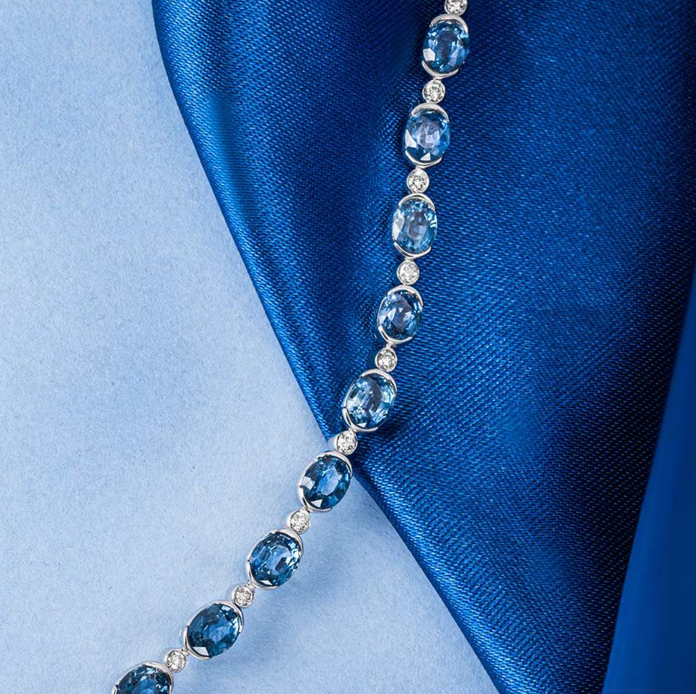 18ct White Gold Diamond & Sapphire Line Bracelet