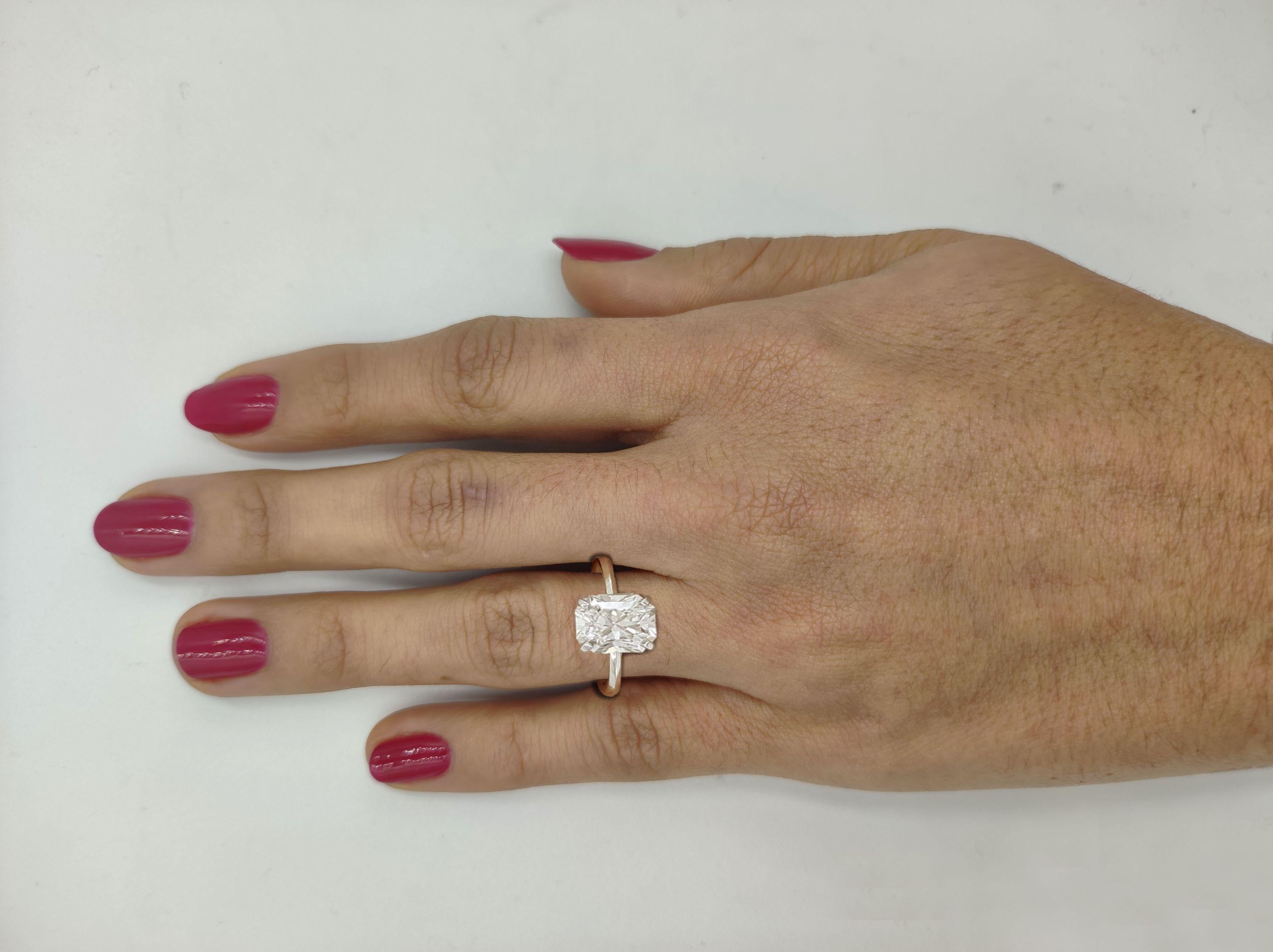 Verde 2ct IGI Certified Lab-grown Radiant Cut Diamond Ring
