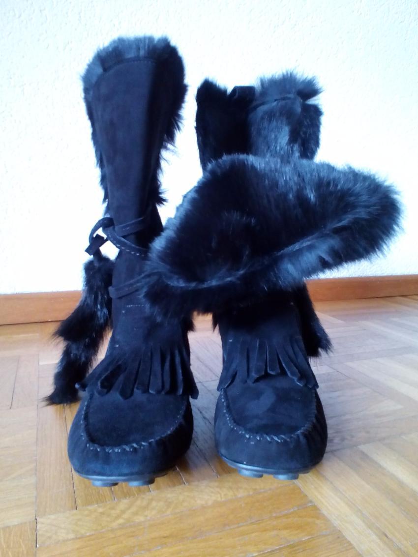 YVES SAINT LAURENT  Anckle boots in suede with fur