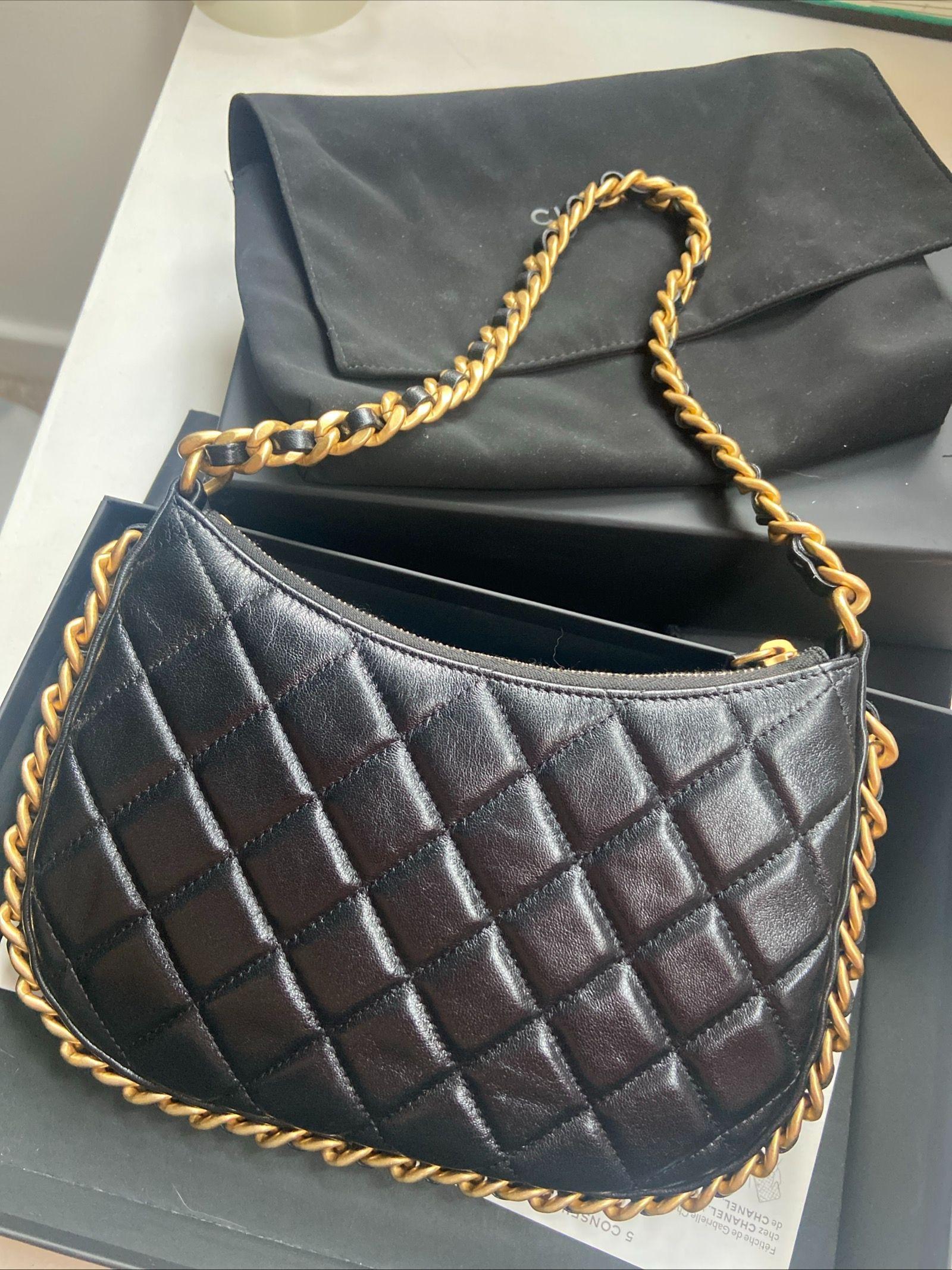 Chanel Black Quilted Leather Shoulder bag