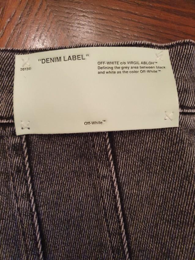 Off-White Ring-Zip Skinny Jeans.
