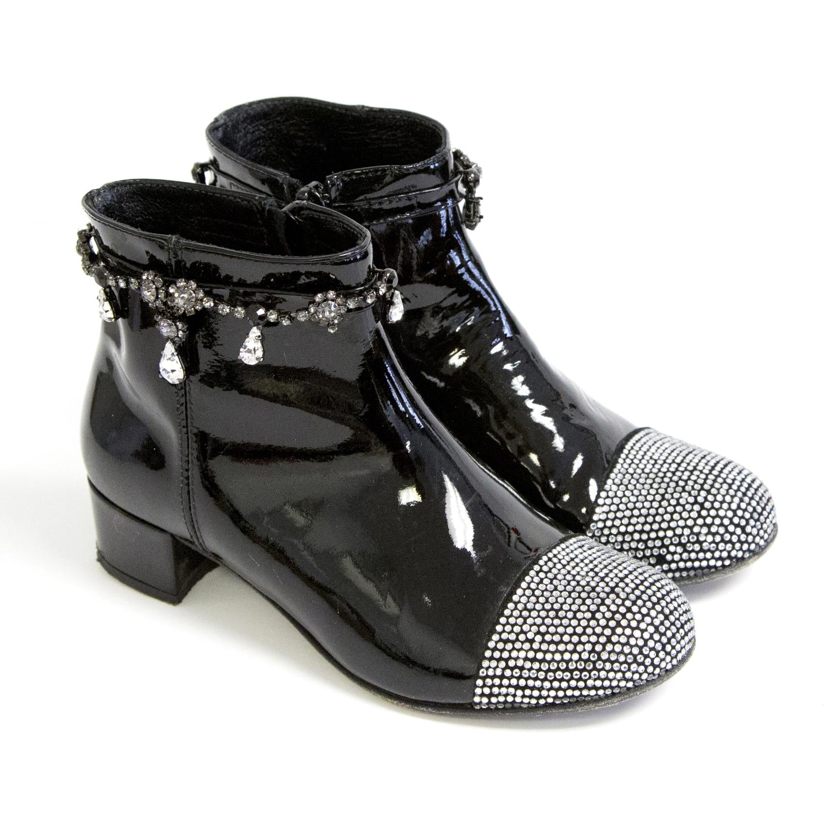 Missouri kids dangle patent leather boots