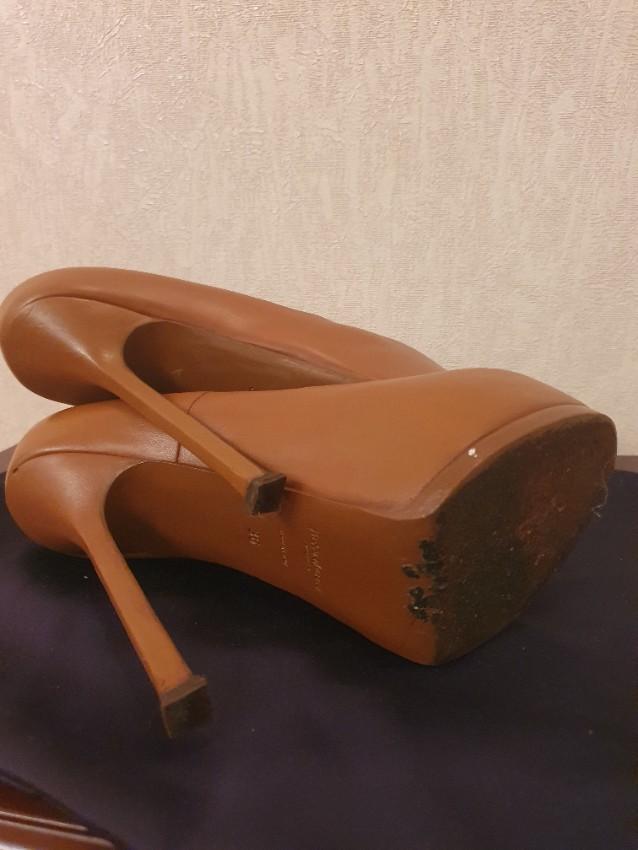 Yves Saint Laurent Brown Vintage Tribtoo Pumps