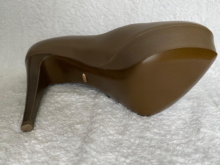 Sergio Rossi Khaki Leather Pumps