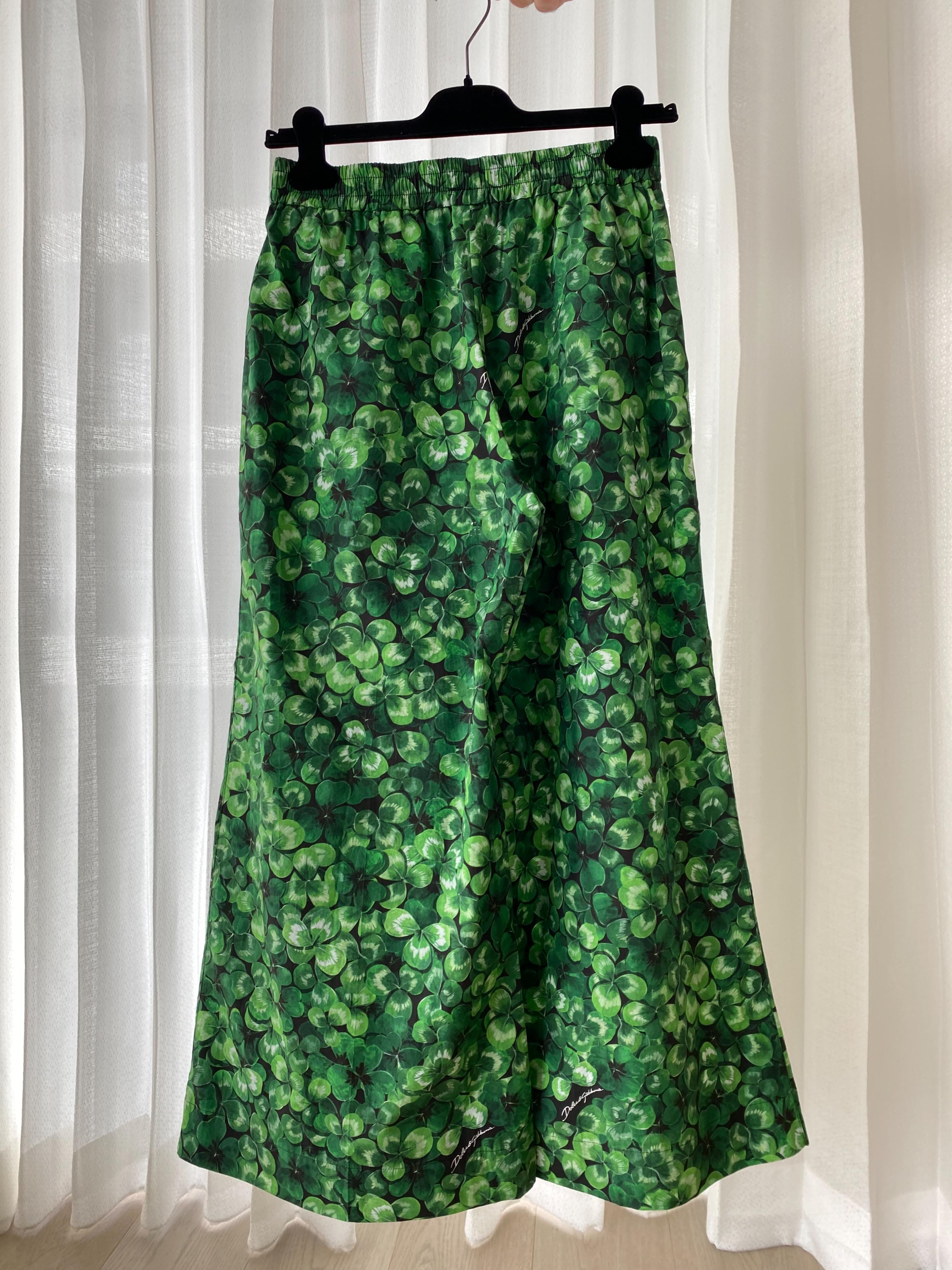 Green clover print cotton trousers