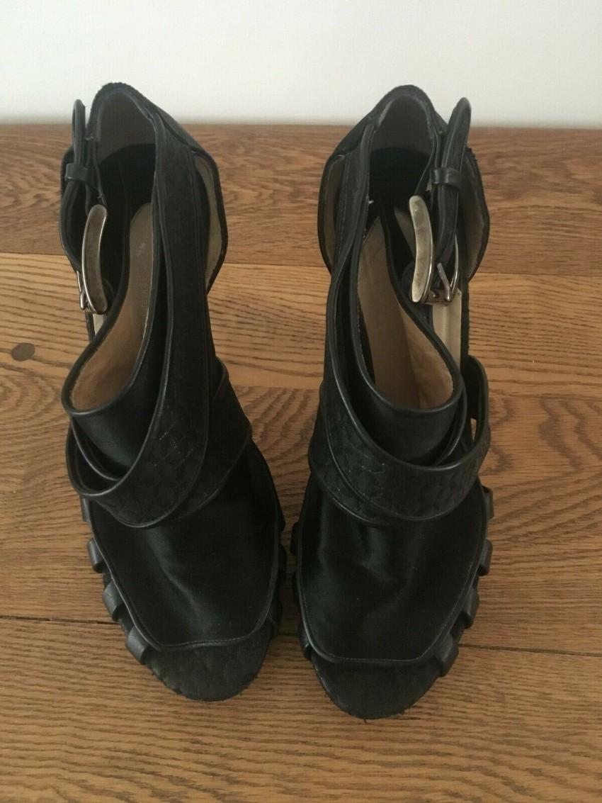 Nicholas Kirkwood Caged Leather Booties
