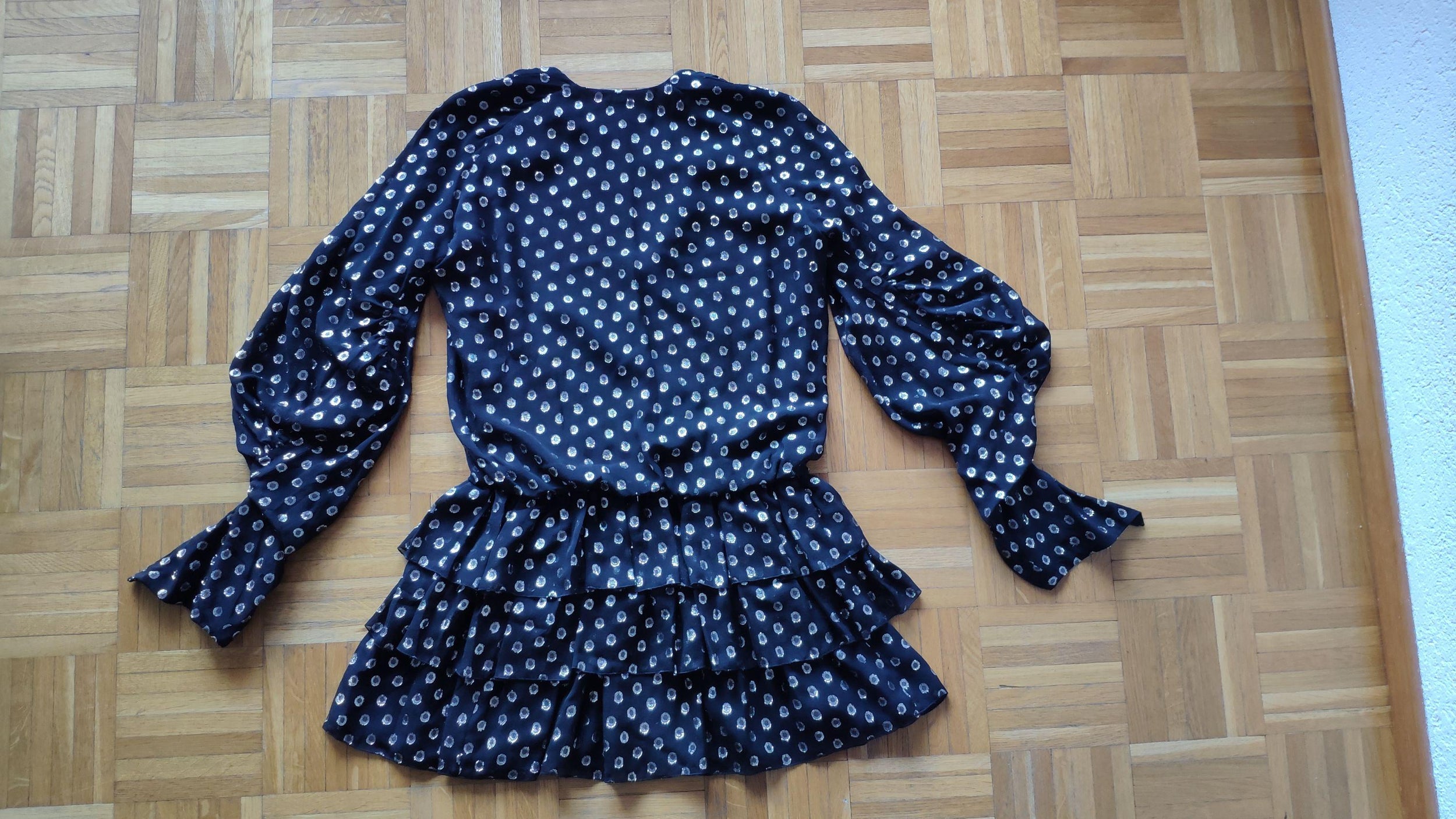 Black & gold fil coupe tiered dress