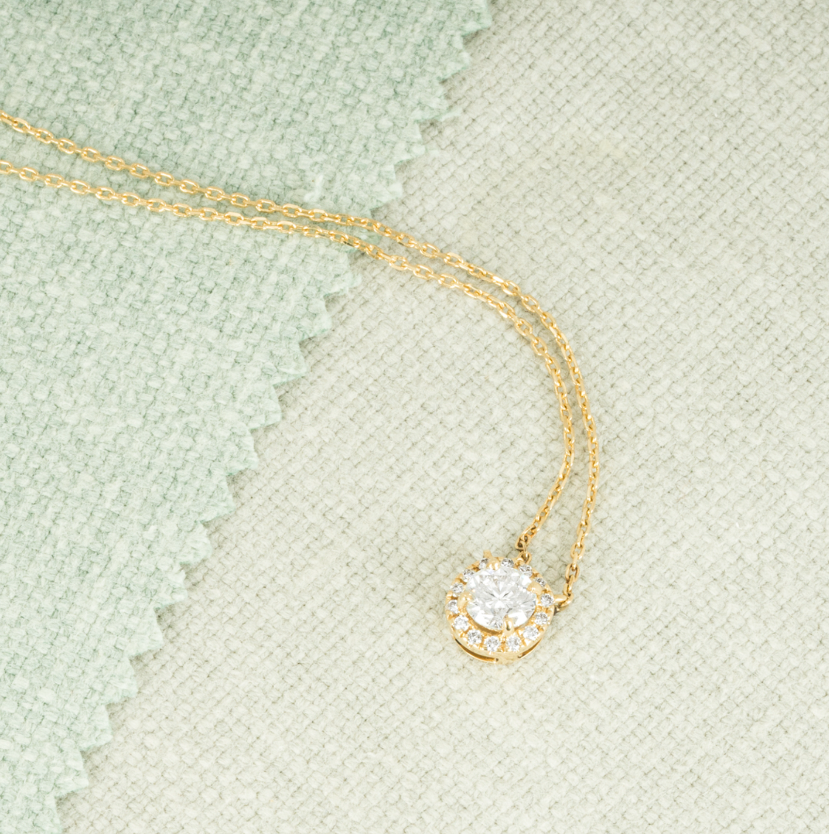 18ct yellow gold & white diamond Halo necklace 0.53ct