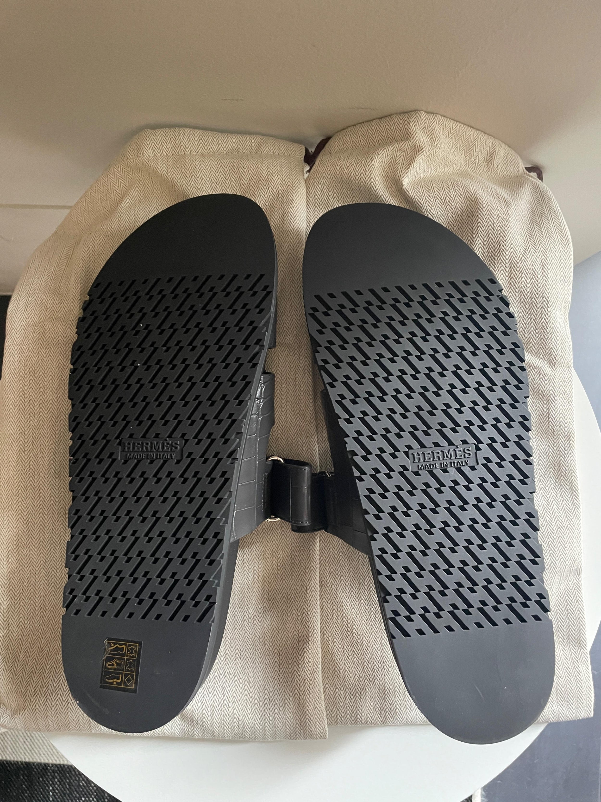 Graphite Matte Mississippiensis Alligator Chypre Sandals