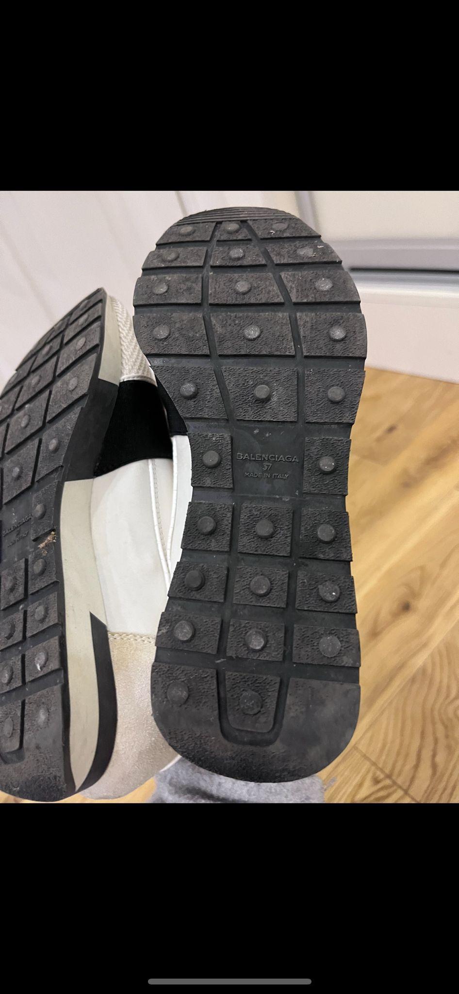 Bacl & White Race Runner Sneakers