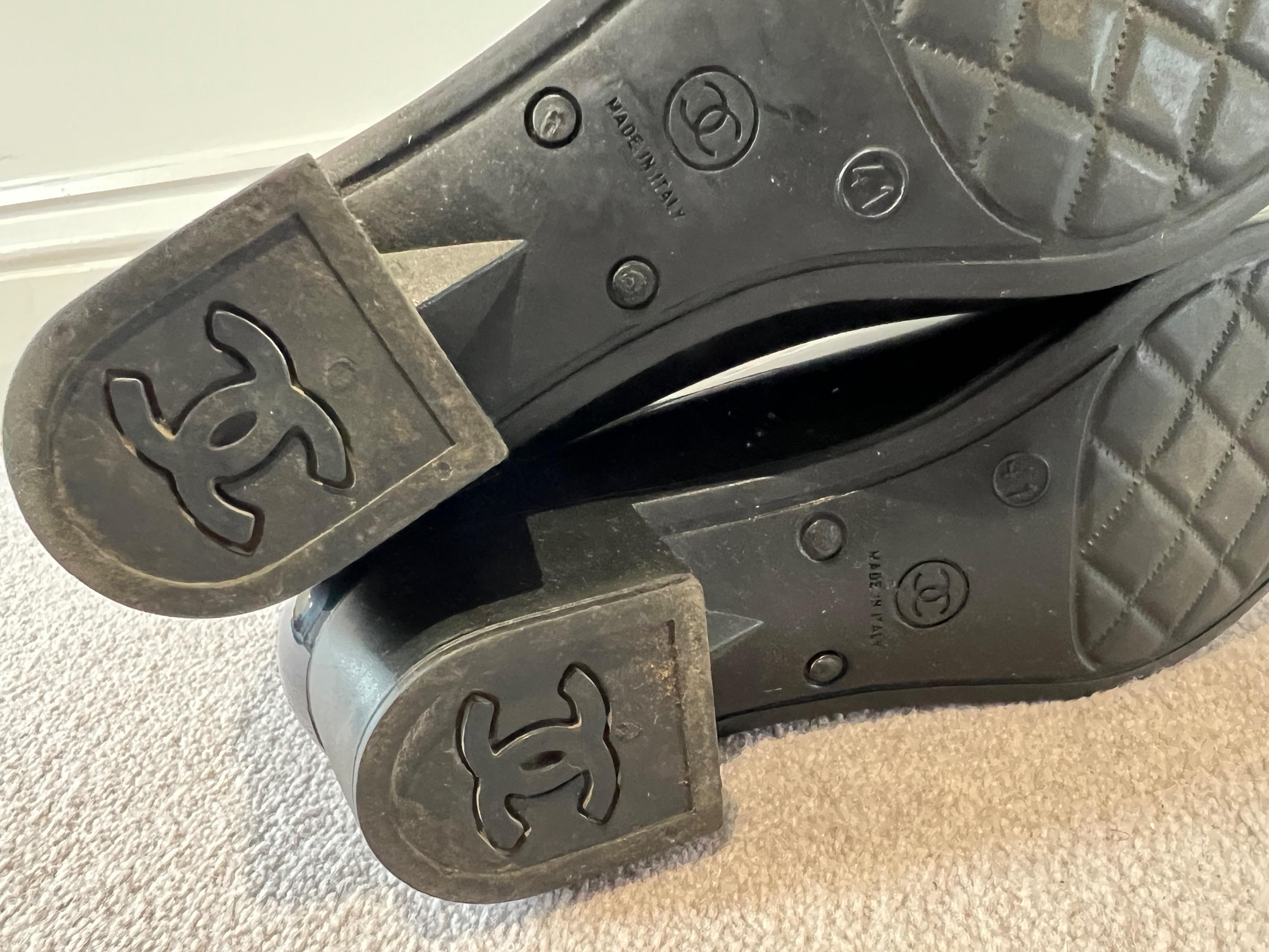 Black Rubber Camellia Rain Boots