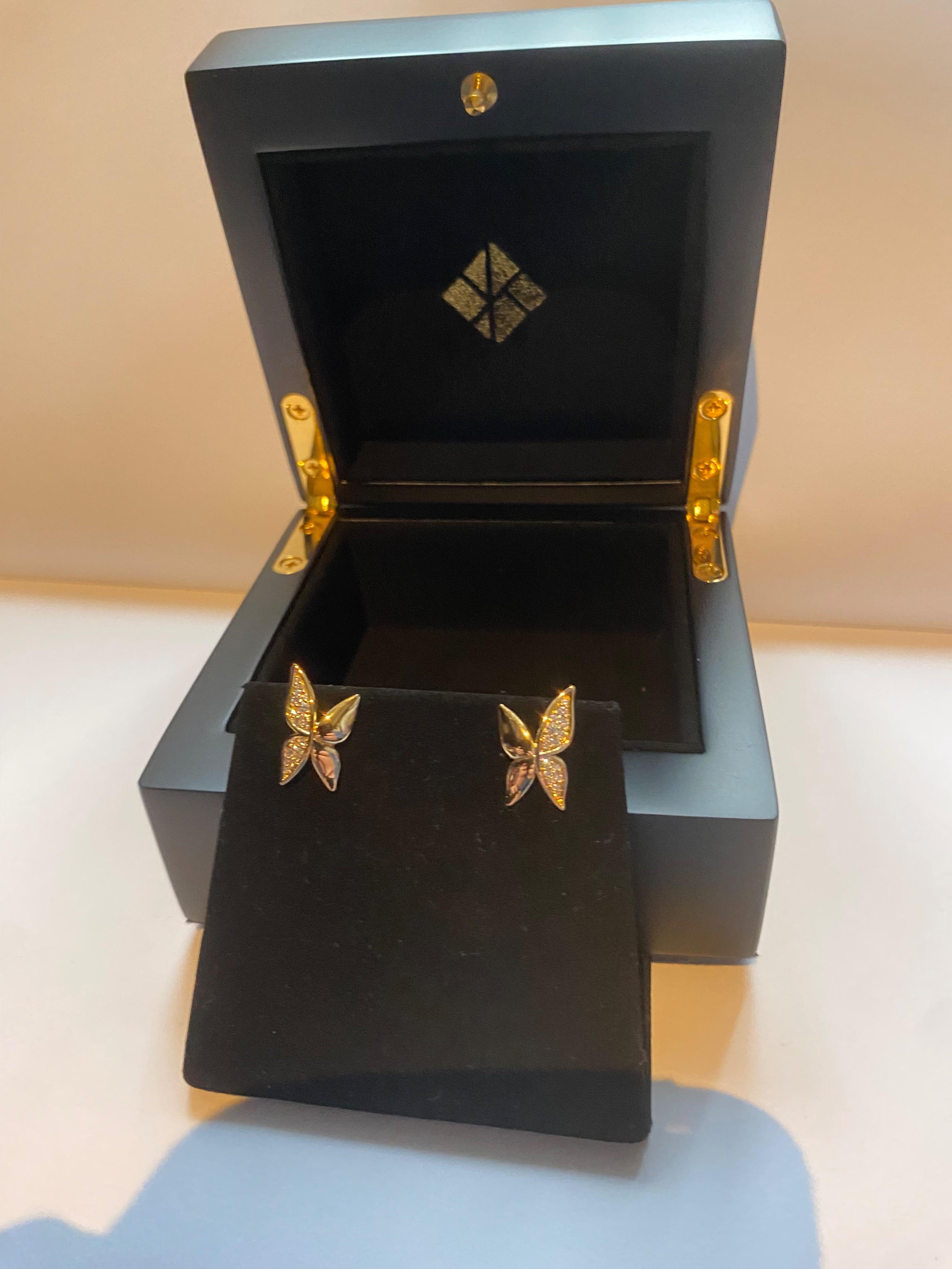 Kat Florence 18k Yellow Gold D Flawless Diamond Butterfly Earrings