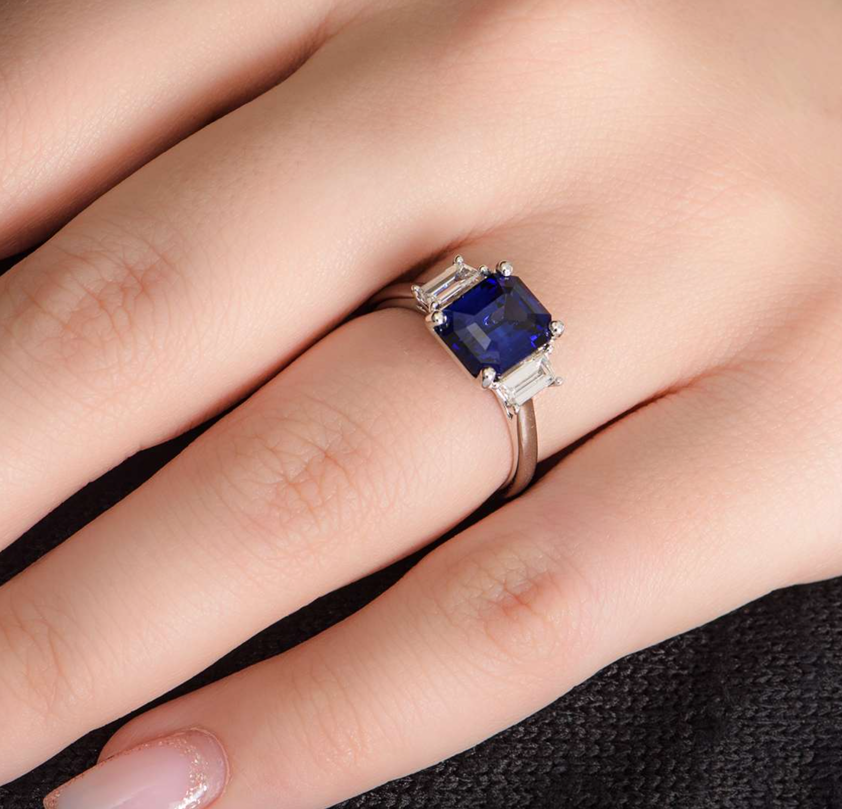 18ct white gold, diamond & sapphire ring 3.04ct 53EU