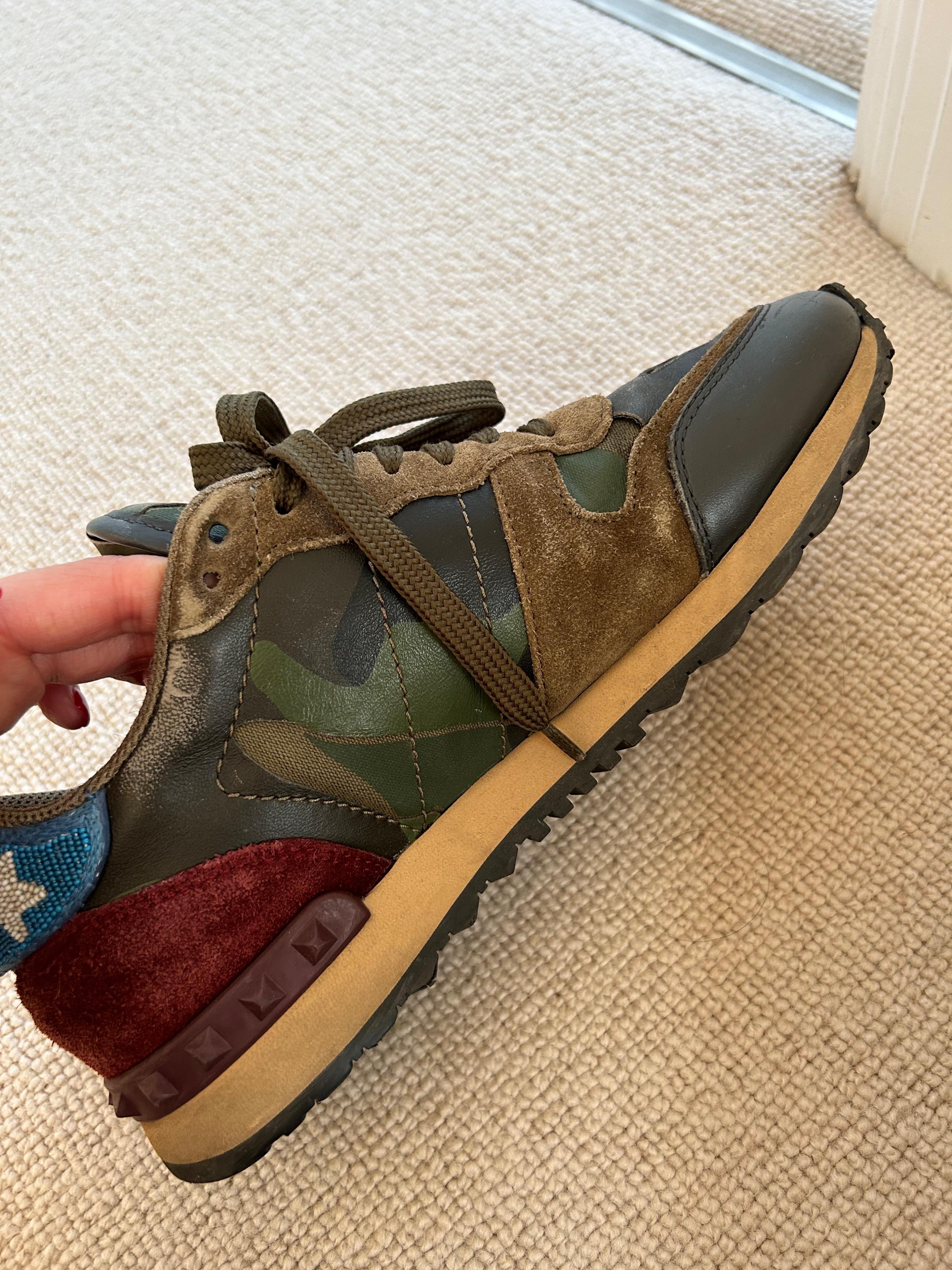 Camouflage Printed Rockstud Sneakers