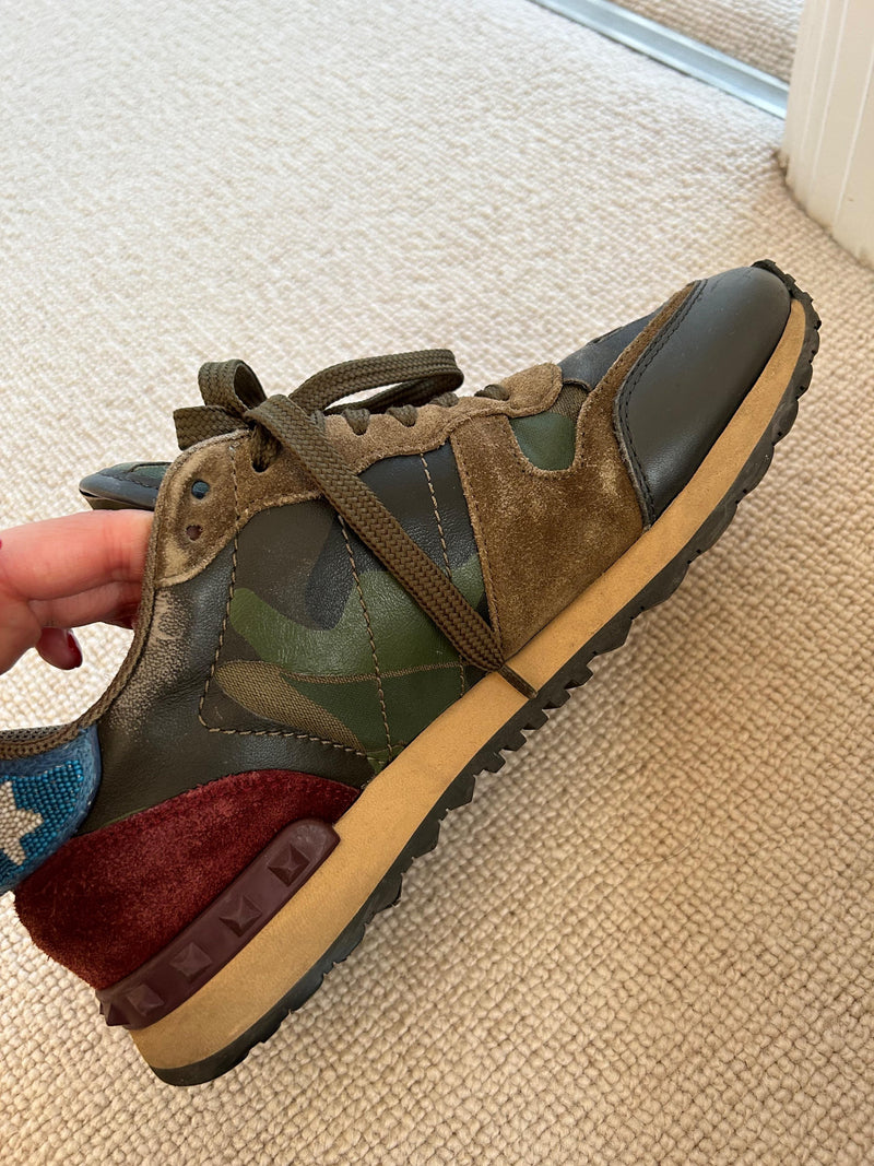 Camouflage Printed Rockstud Sneakers