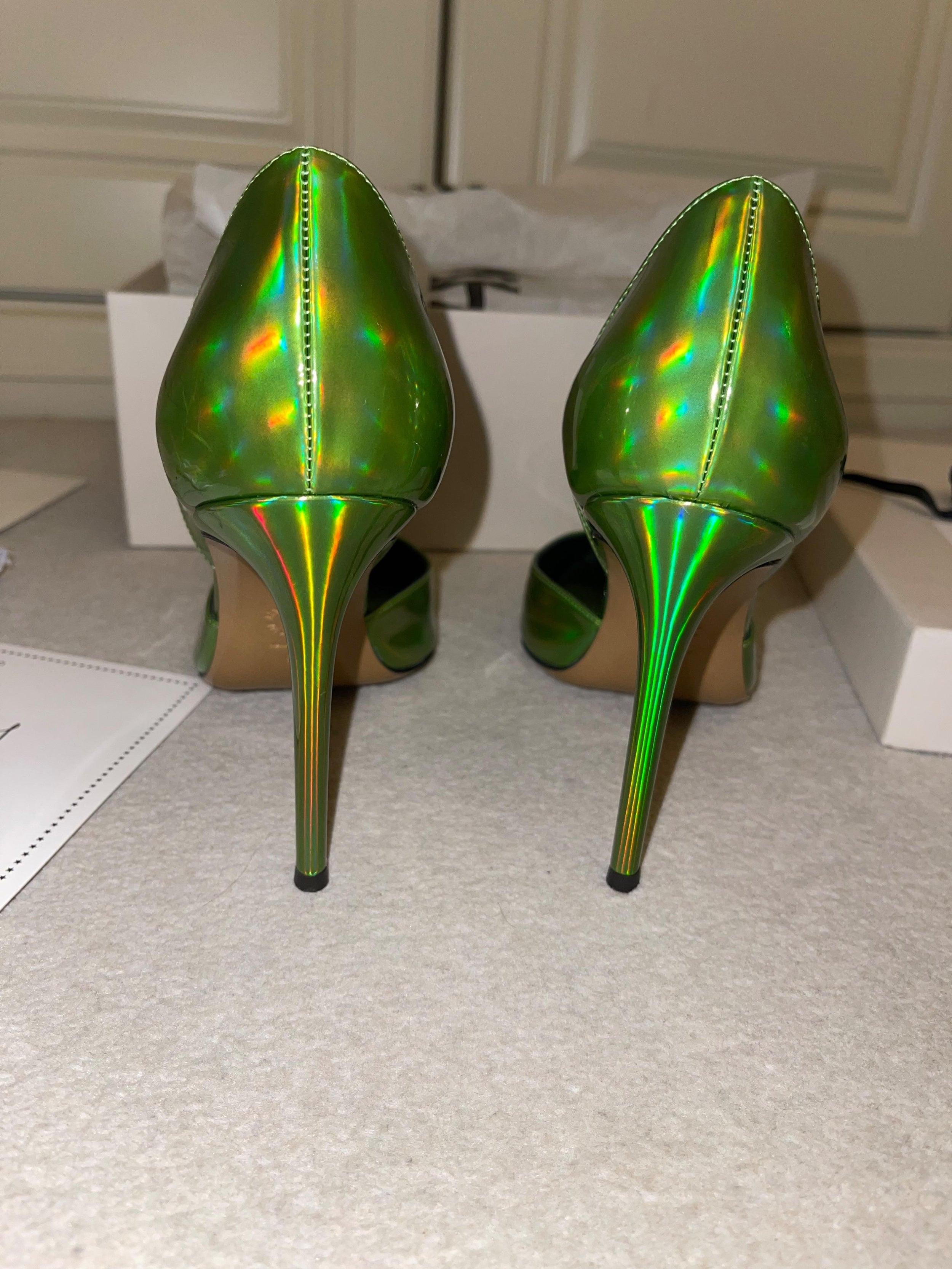 Metallic green exaggerated point toe heeled pumps
