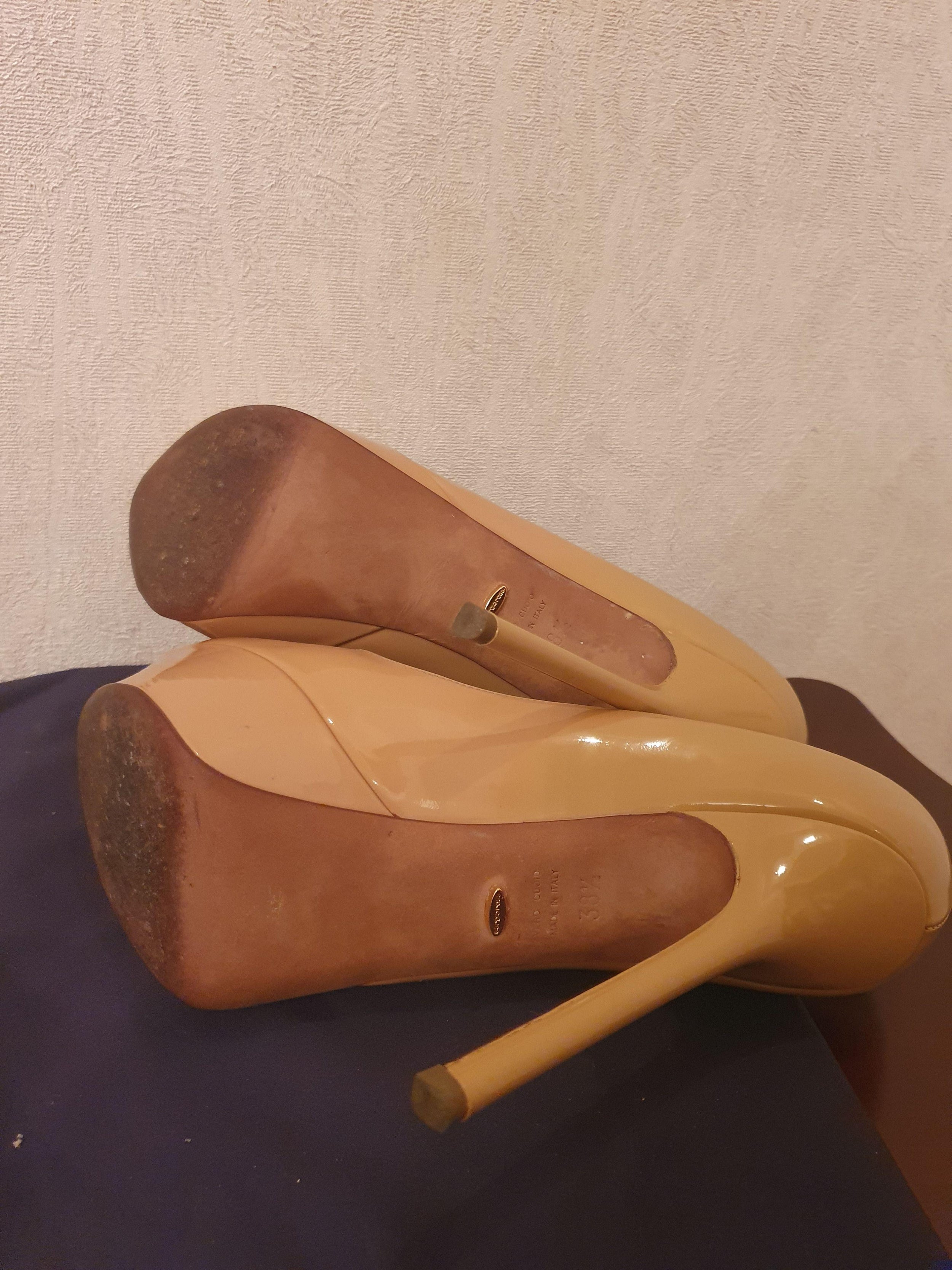 Nude patent leather Cachet platform heeled pumps