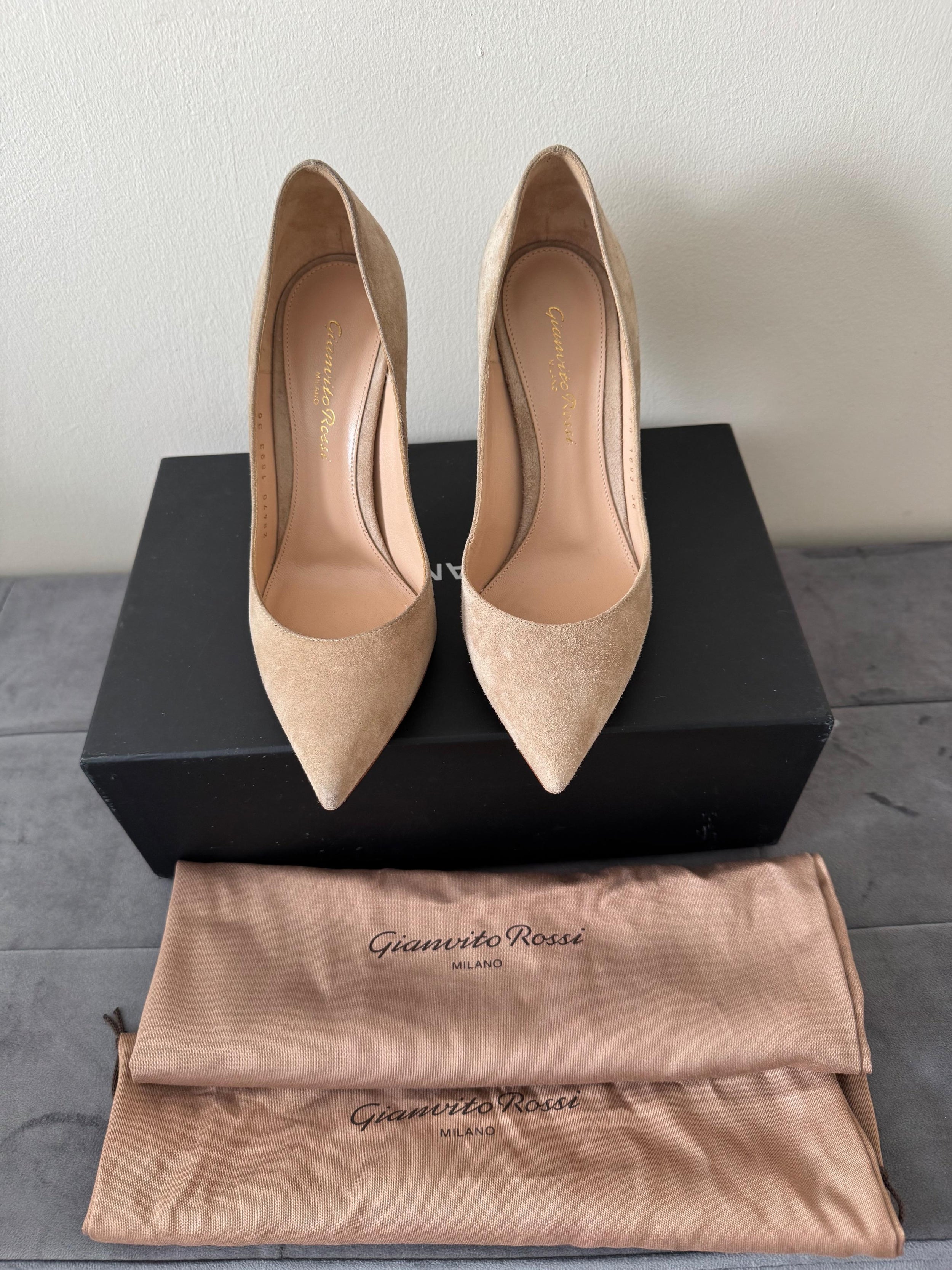 Gianvito Rossi Beige Suede Pumps