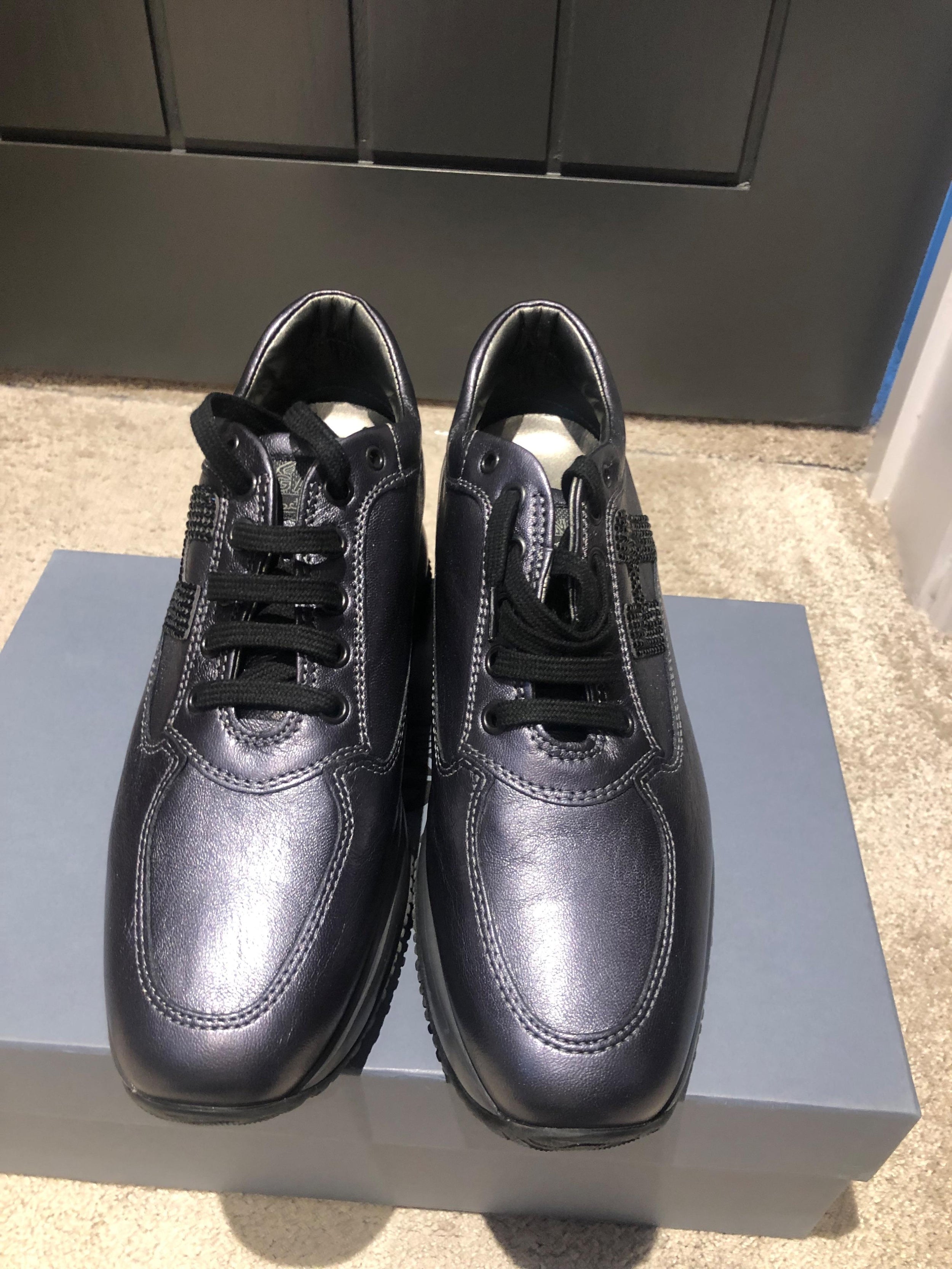 Black leather Interactive trainers