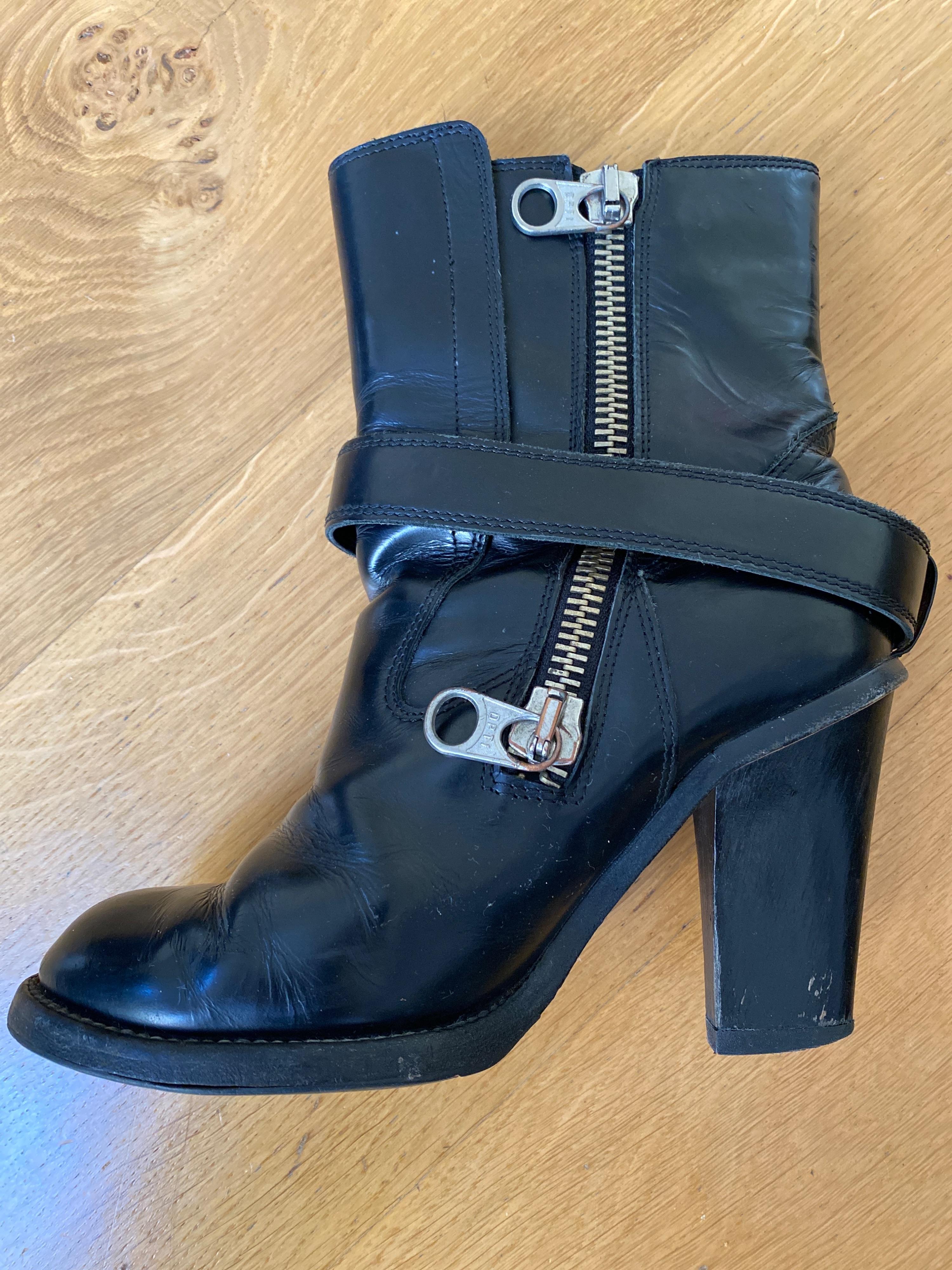 Back Leather Heeled Boots