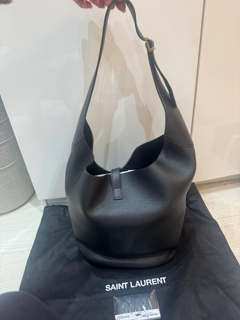 Saint Laurent Black Le 5 à 7 Hobo black leather bucket bag