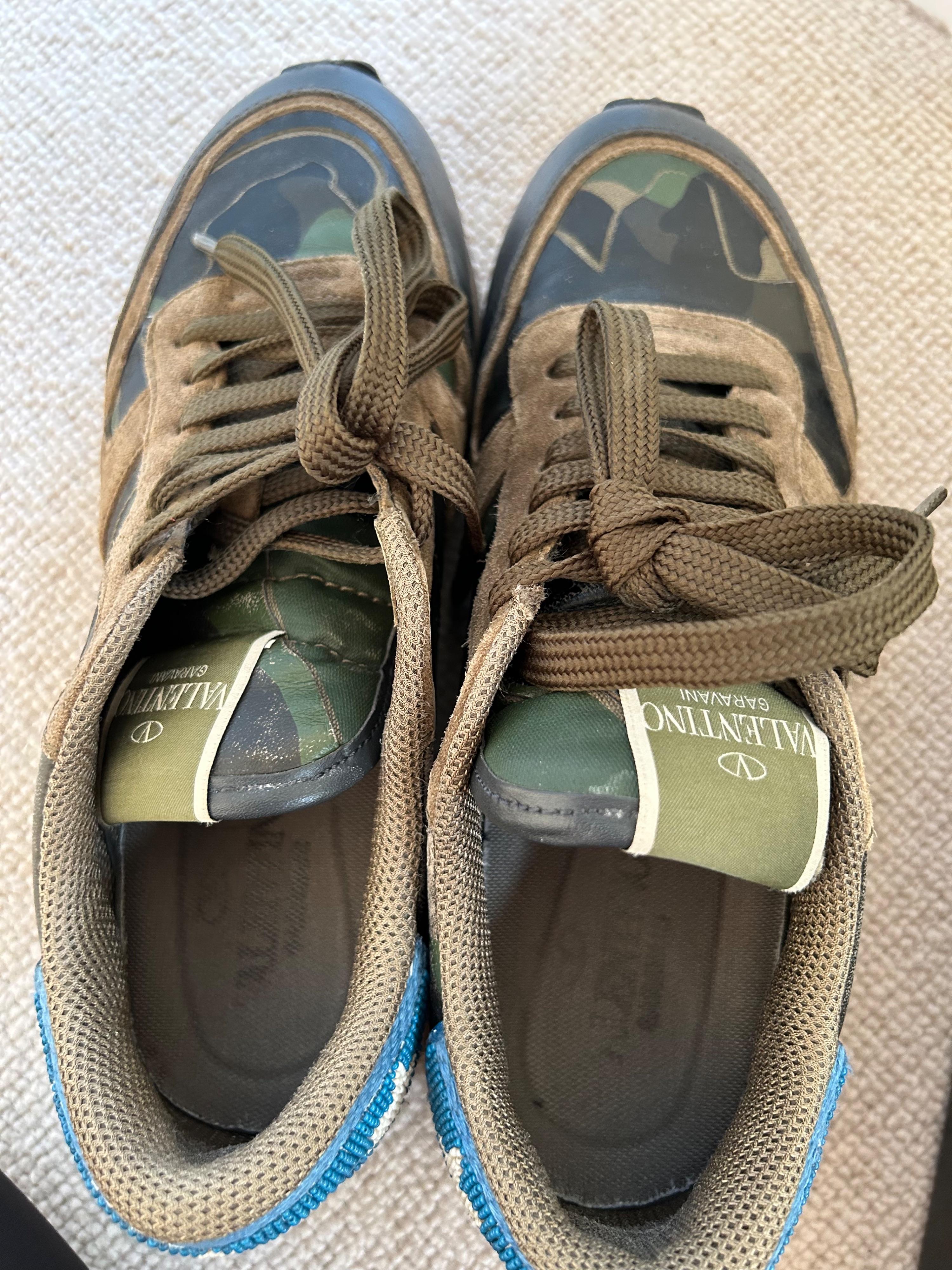 Camouflage Printed Rockstud Sneakers