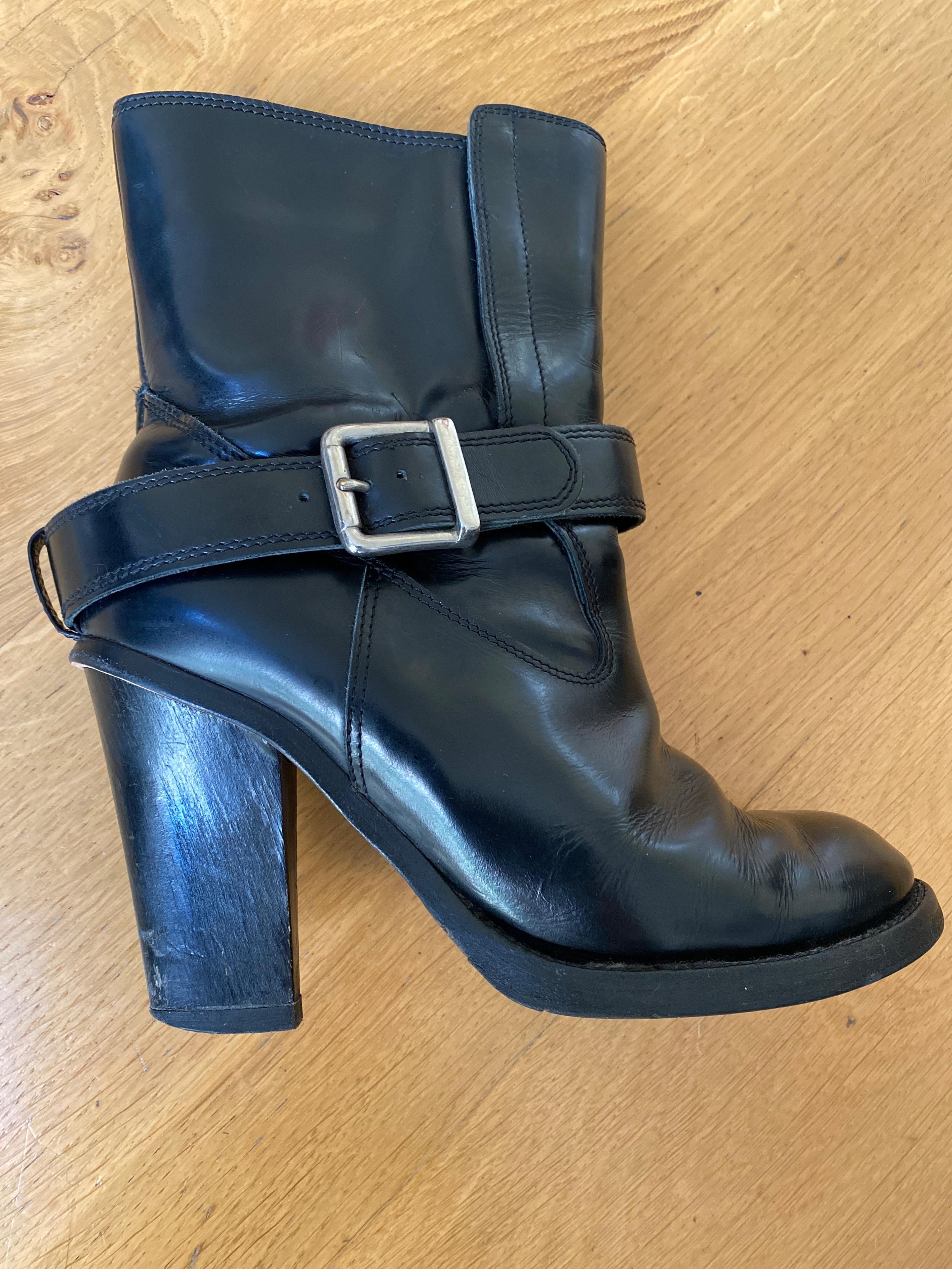 Back Leather Heeled Boots