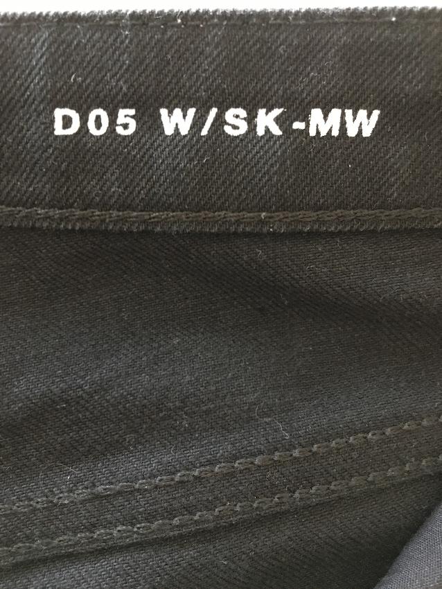 Saint Laurent D05 Black Distressed Skinny Jeans