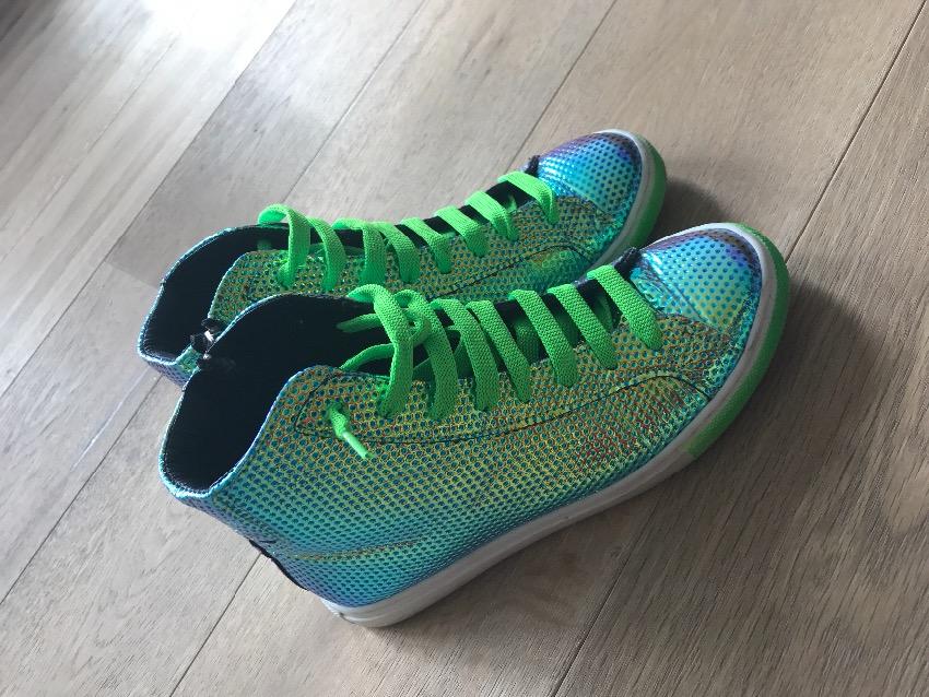 Unisex P1 sneakers in green hologram
