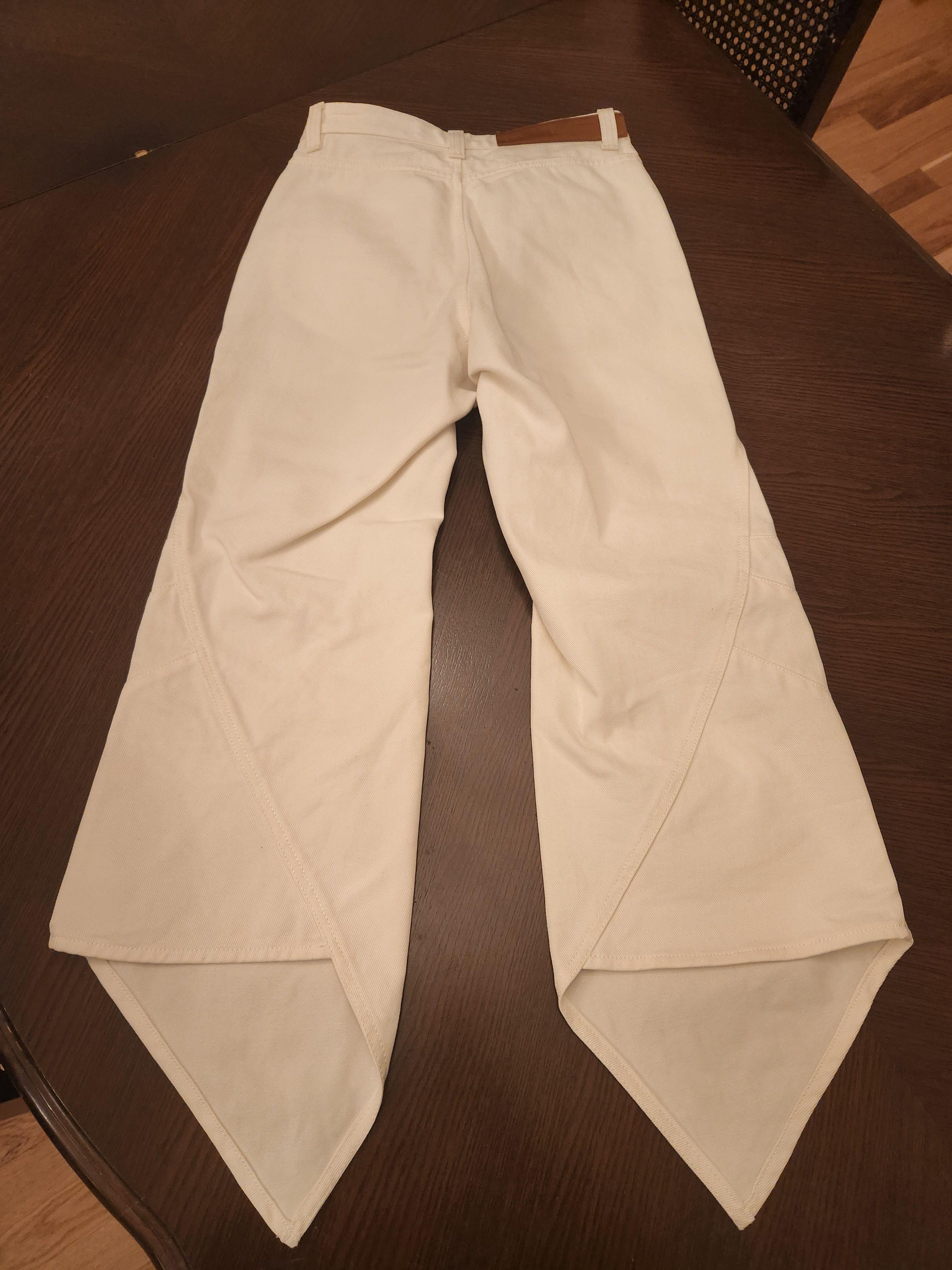 white Asymmetric-Hem Jean