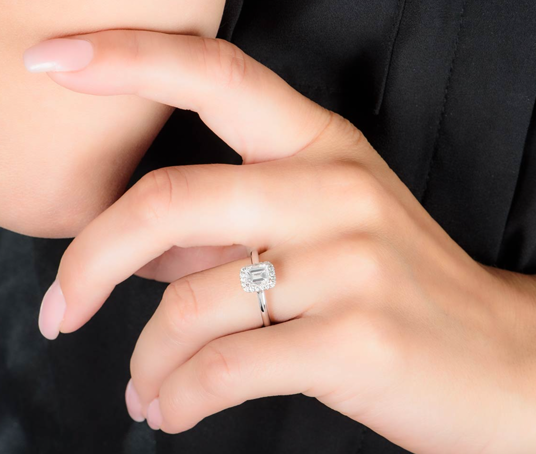 18ct White Gold Engagement Ring - Size 52