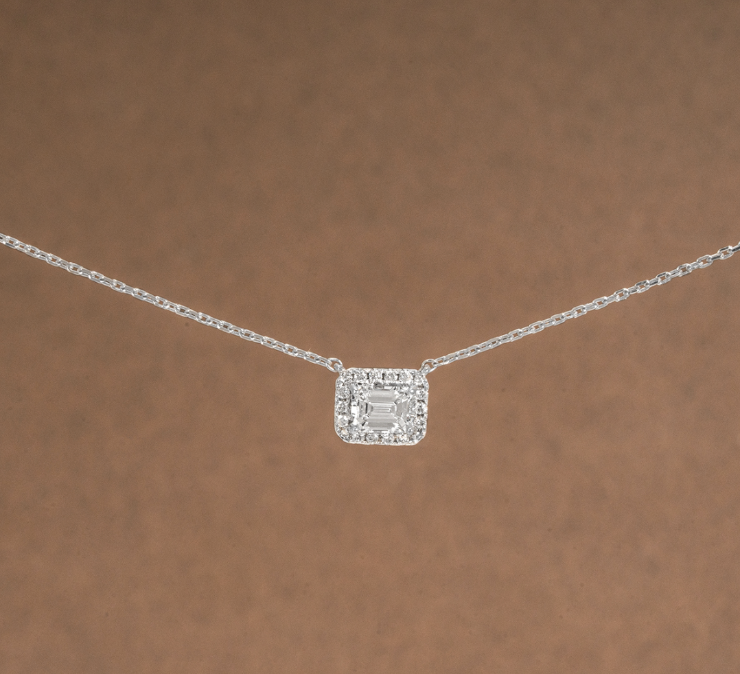 18ct White Gold Diamond Pendant Necklace