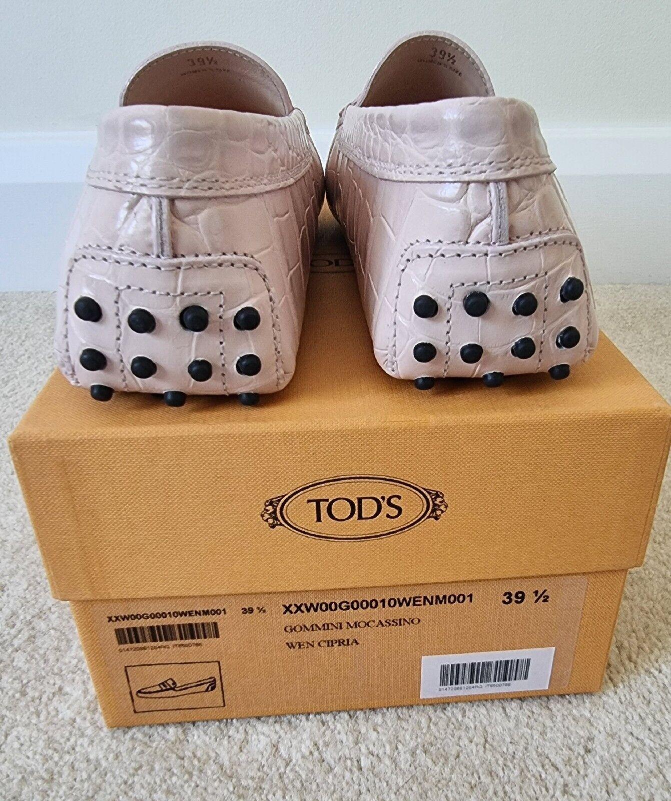 Crocodile Embossed Pink Gommino Driving Shoes