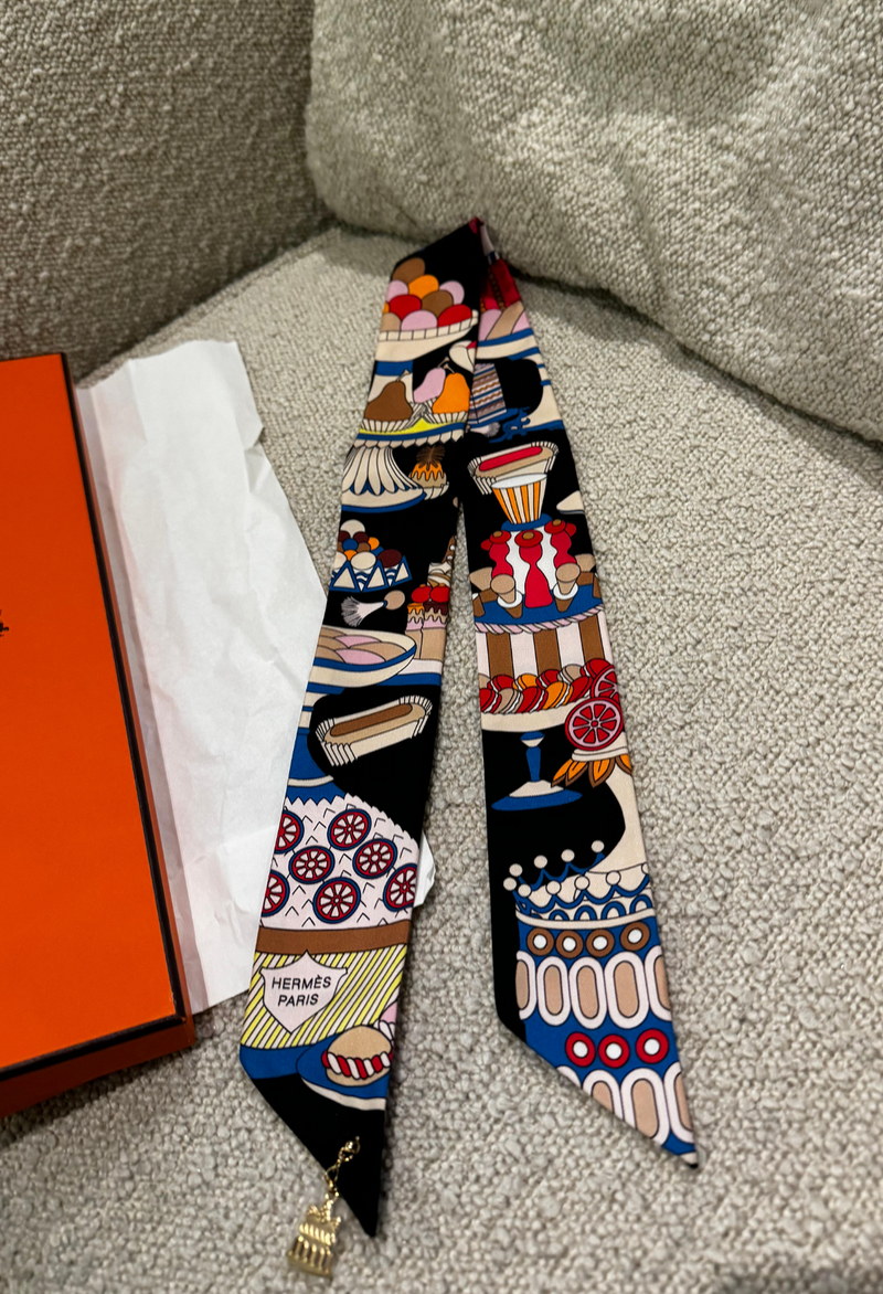 HERMES Silk La Patisserie Francaise Charm  Twilly