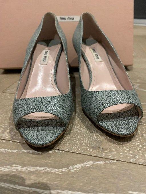 Stringray Embossed Wedges