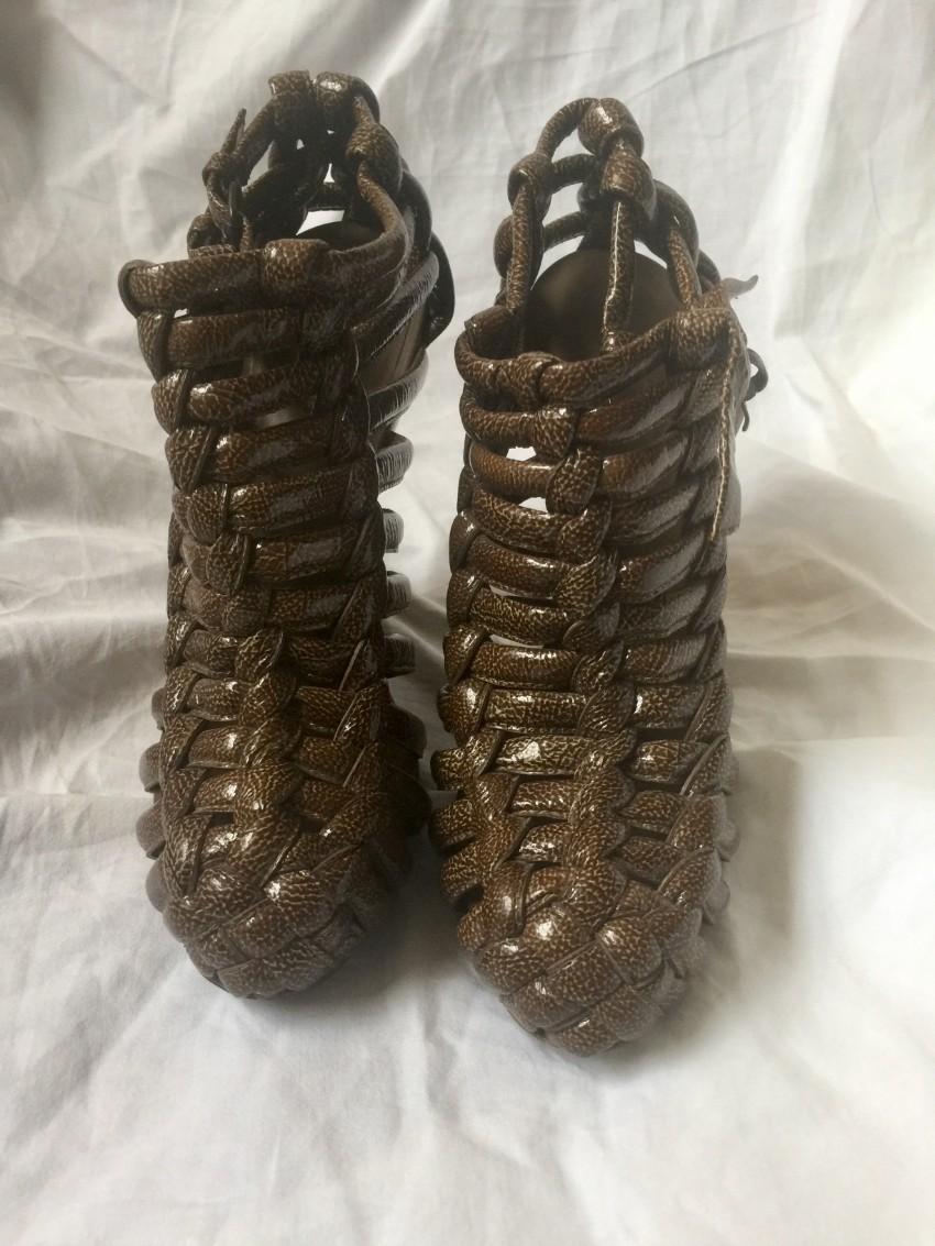 Bottega VenetabBrown intrecciato caged wedges