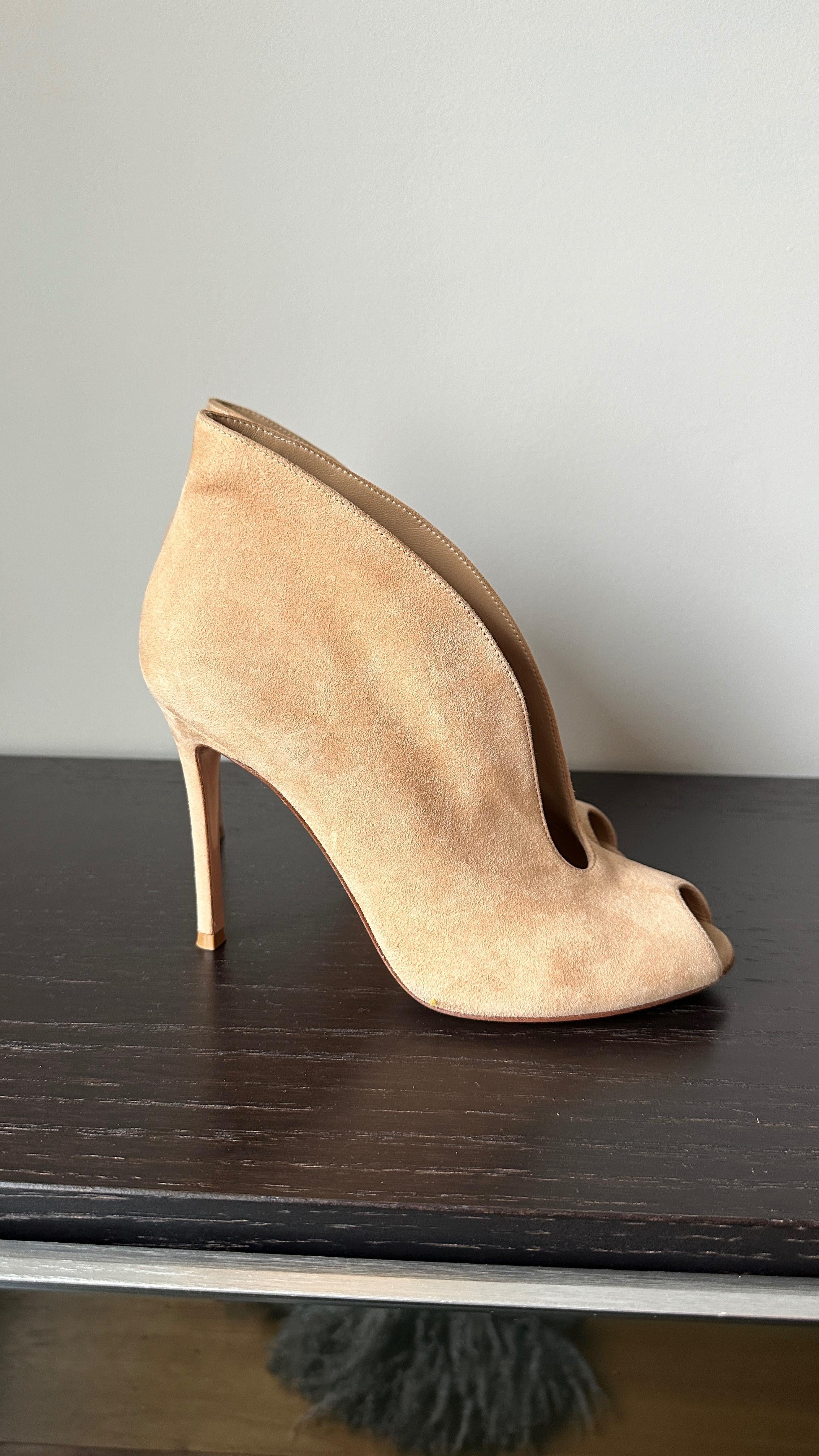 Gianvito Rossi Beige Suede Vamp Heels
