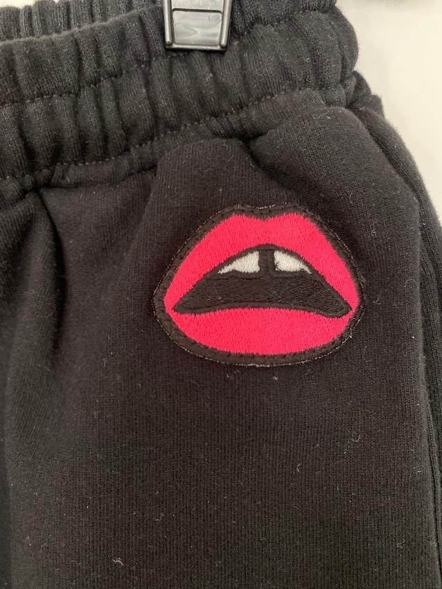 Markus Lupfer lip logo black sweat shorts