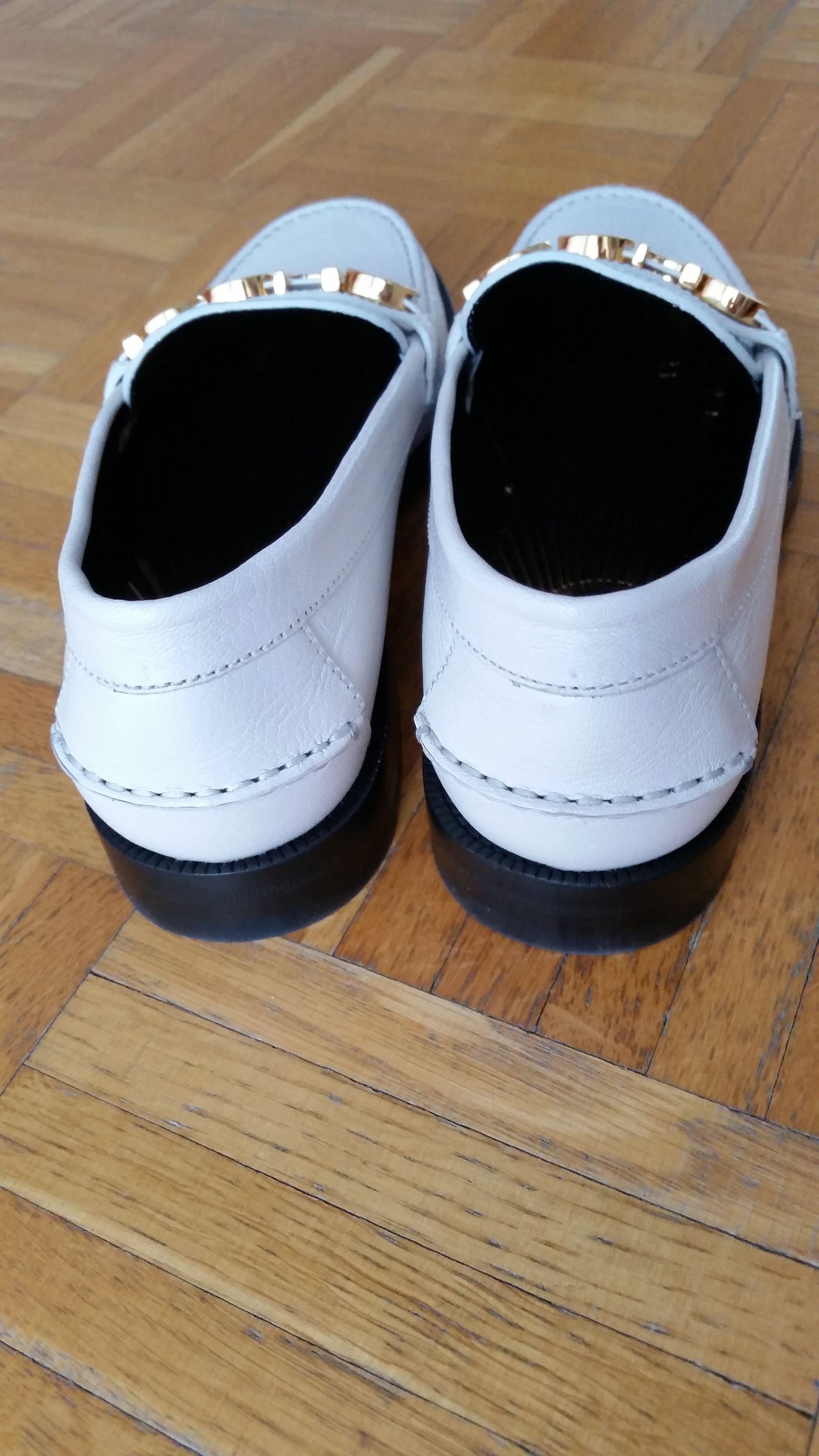 White Leather Logo Plate Loafers