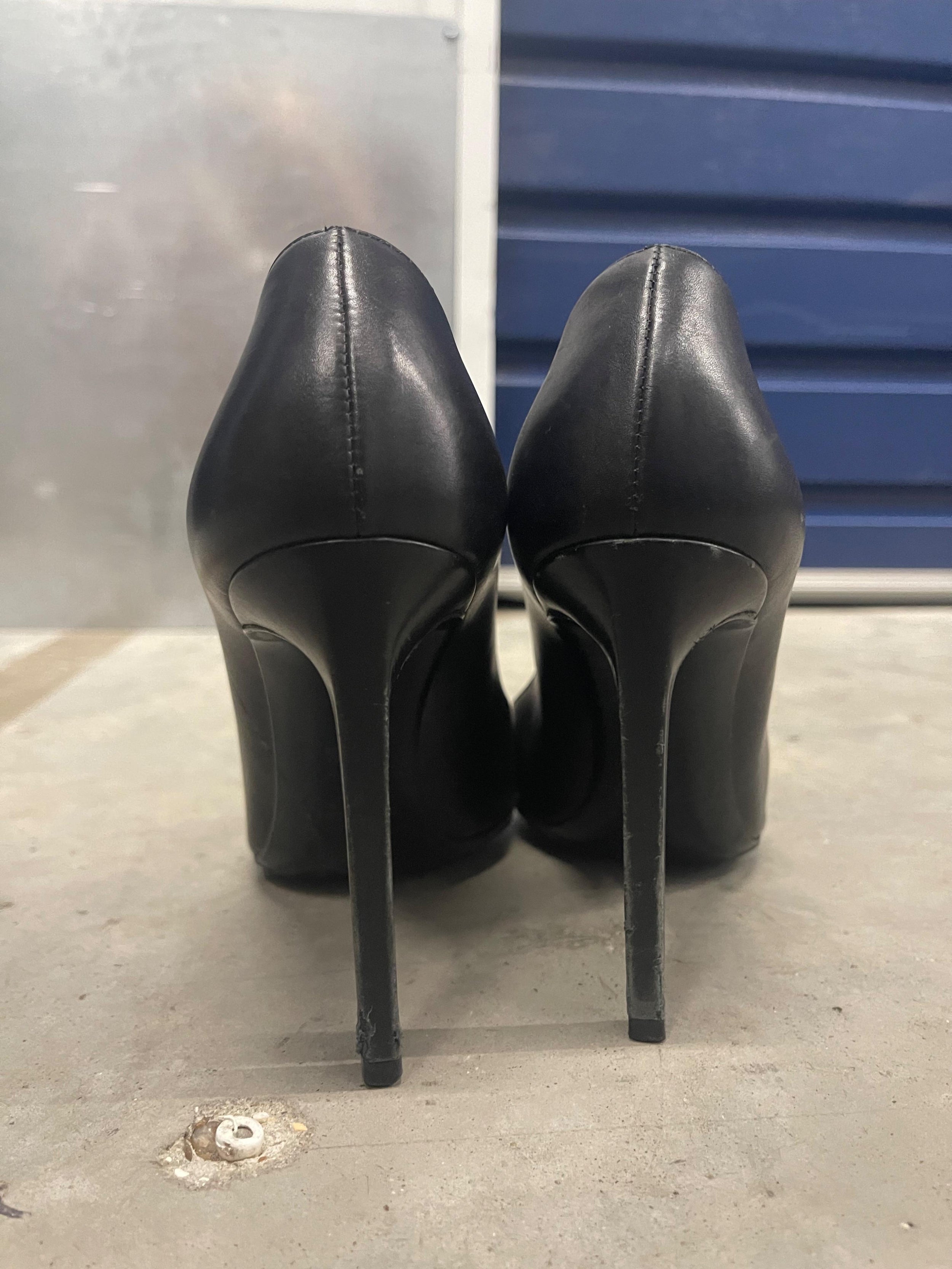Anja 105 Black Leather Pointed Toe Pumps